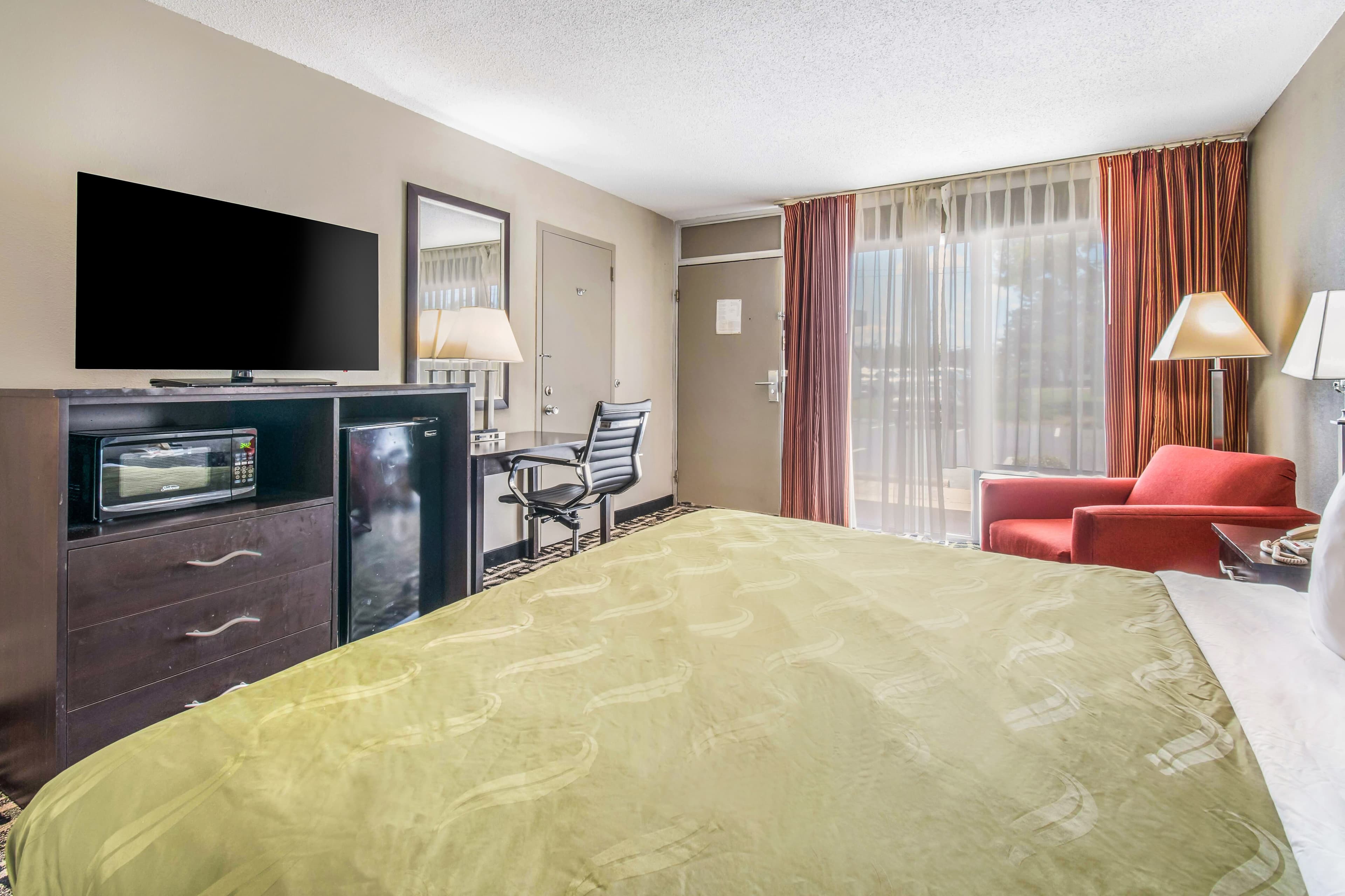 Quality Inn & Suites York East - Image 4