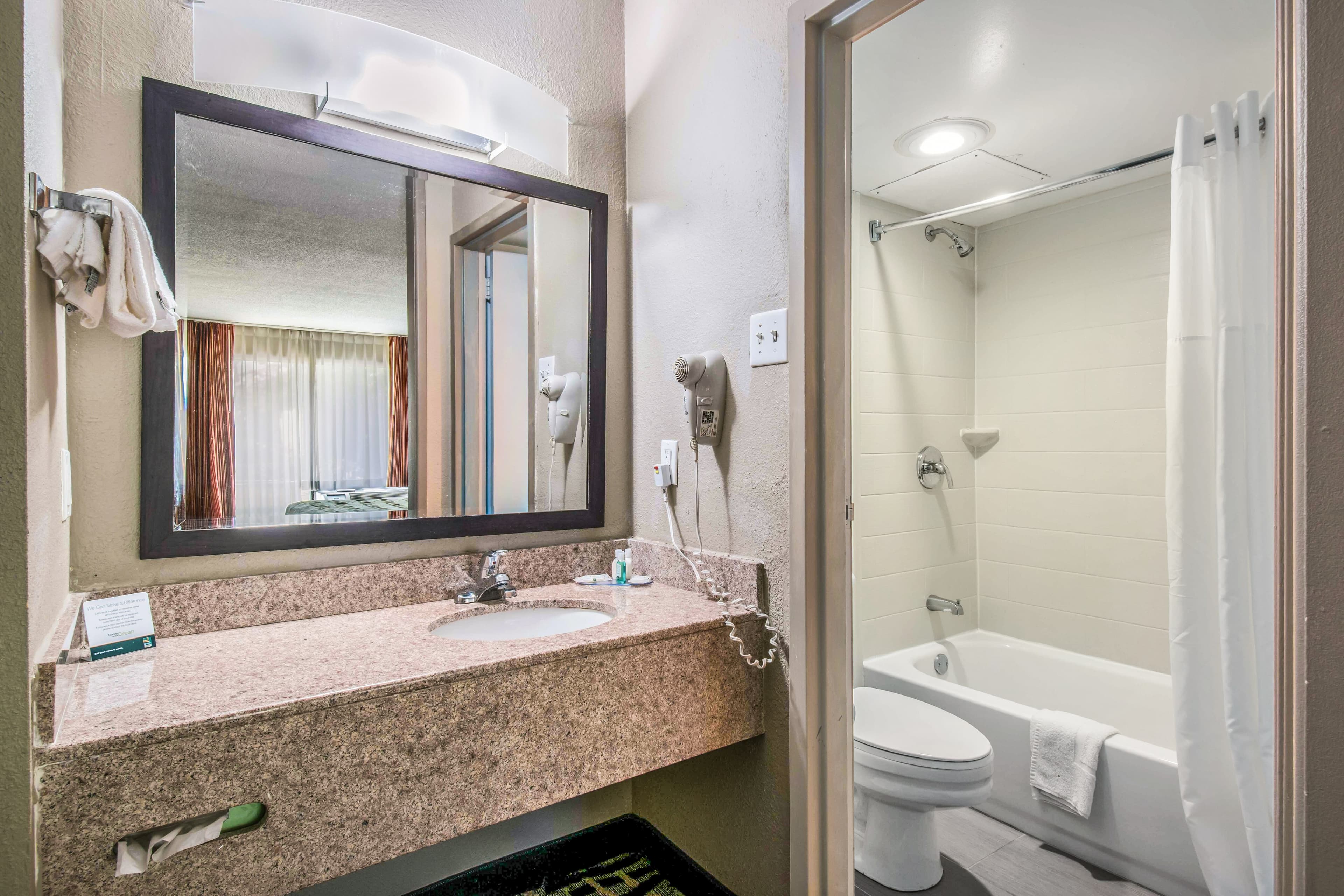 Quality Inn & Suites York East - Image 5