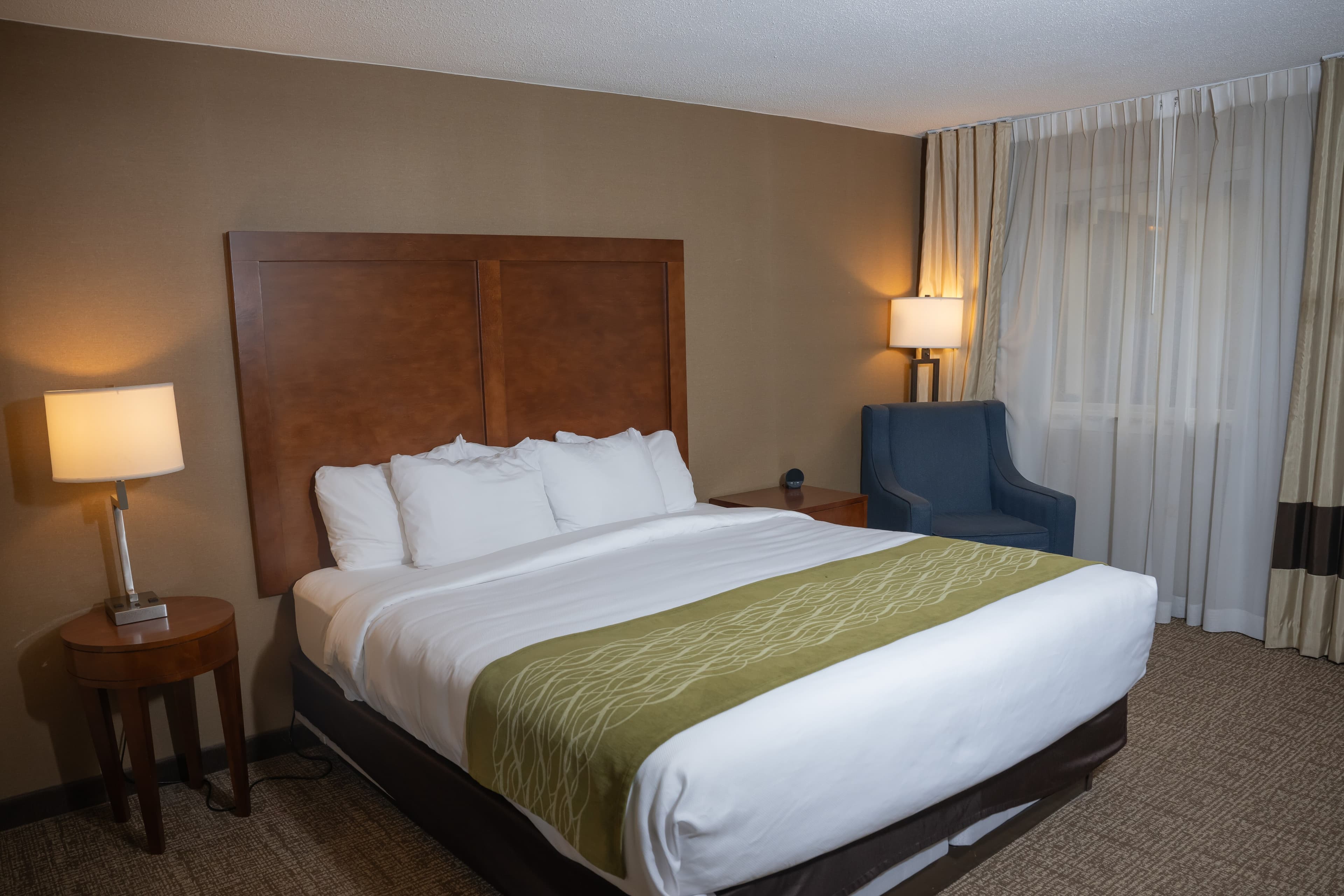 Comfort Inn & Suites Erie - Splash Lagoon Indoor Waterpark - Image 3