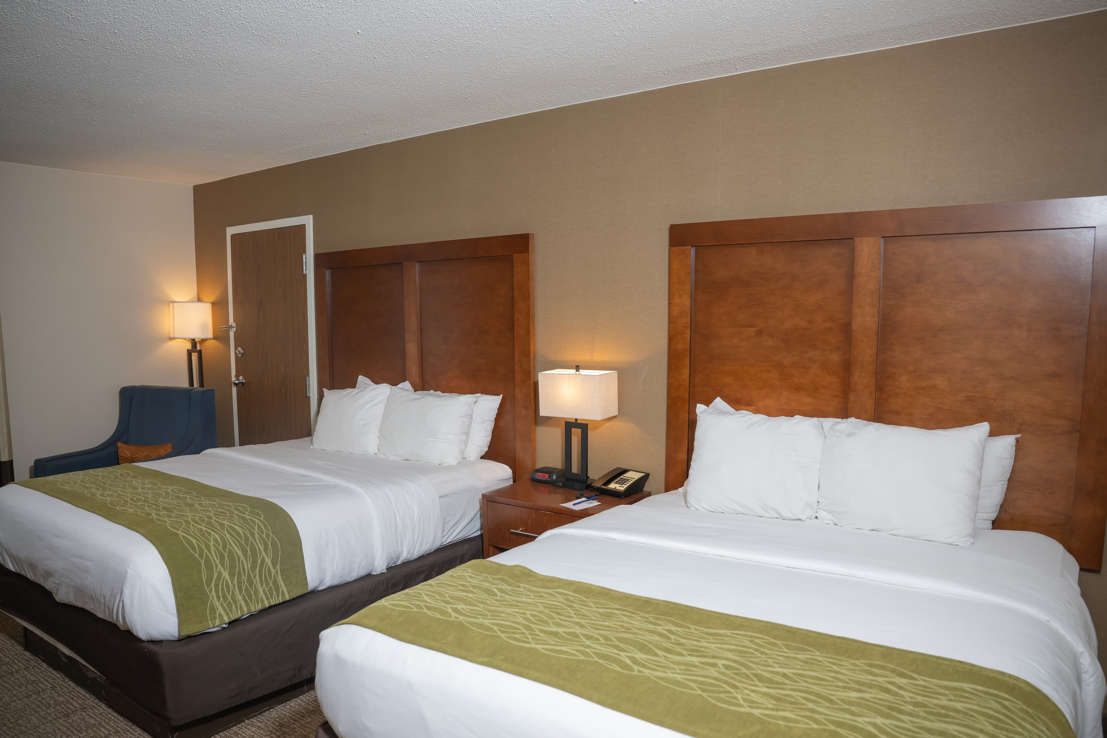 Comfort Inn & Suites Erie - Splash Lagoon Indoor Waterpark - Image 2