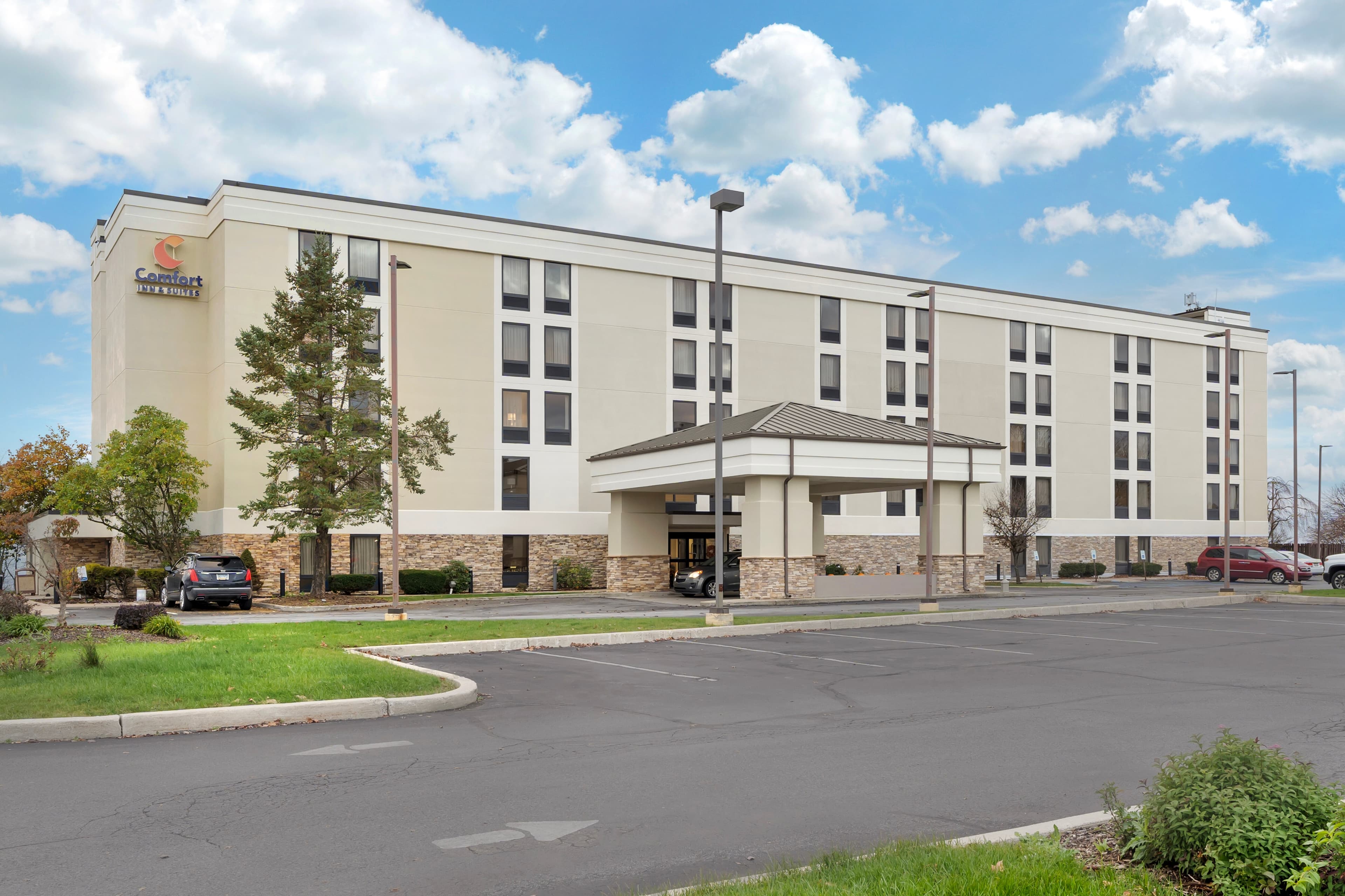 Comfort Inn & Suites Johnstown - Richland Town Center - Image 1