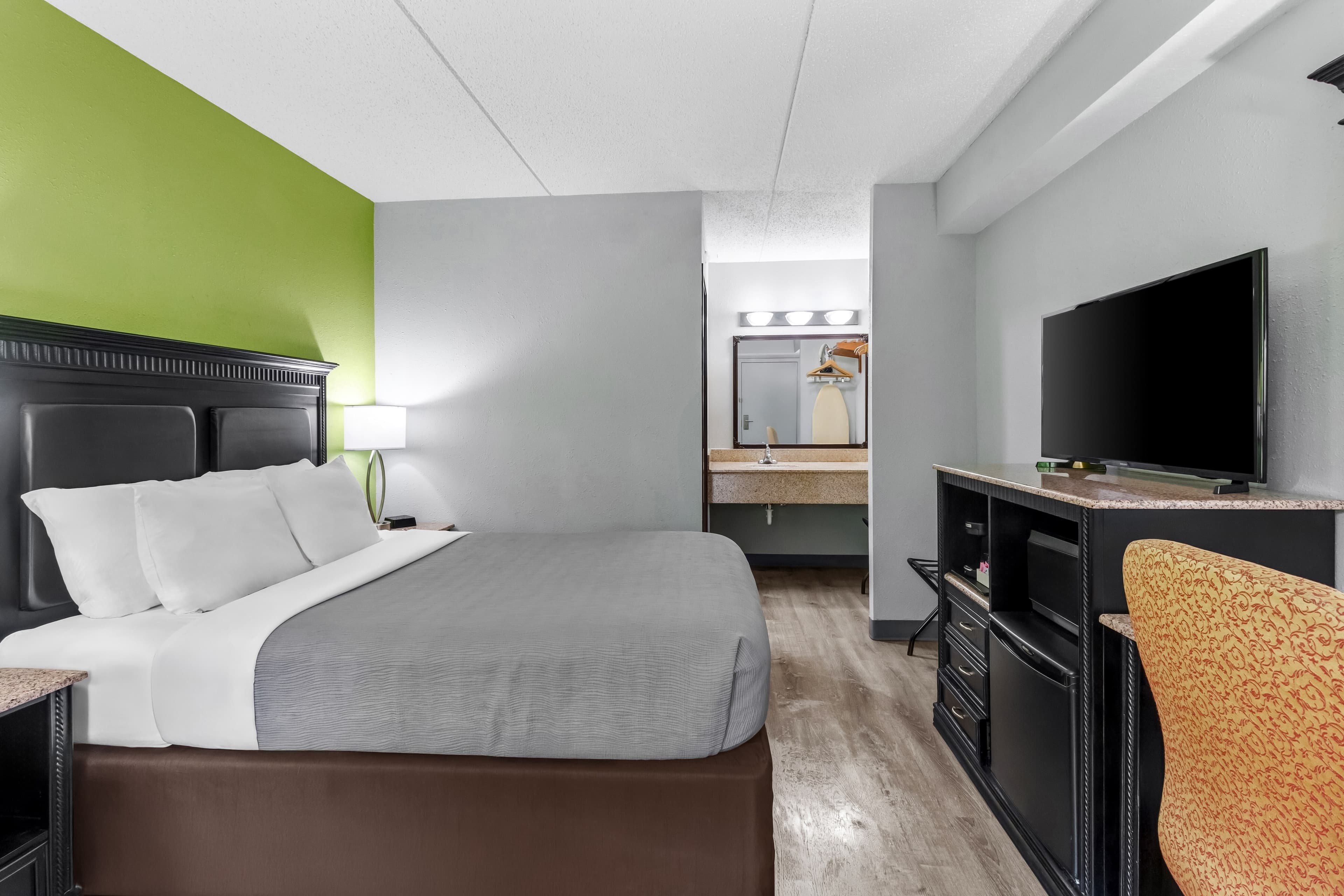 Quality Inn & Suites Gibsonia - Pittsburgh North - Image 2