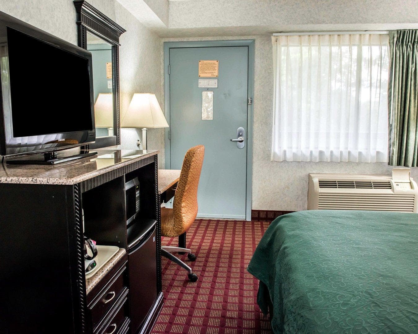 Quality Inn & Suites Gibsonia - Pittsburgh North - Image 4