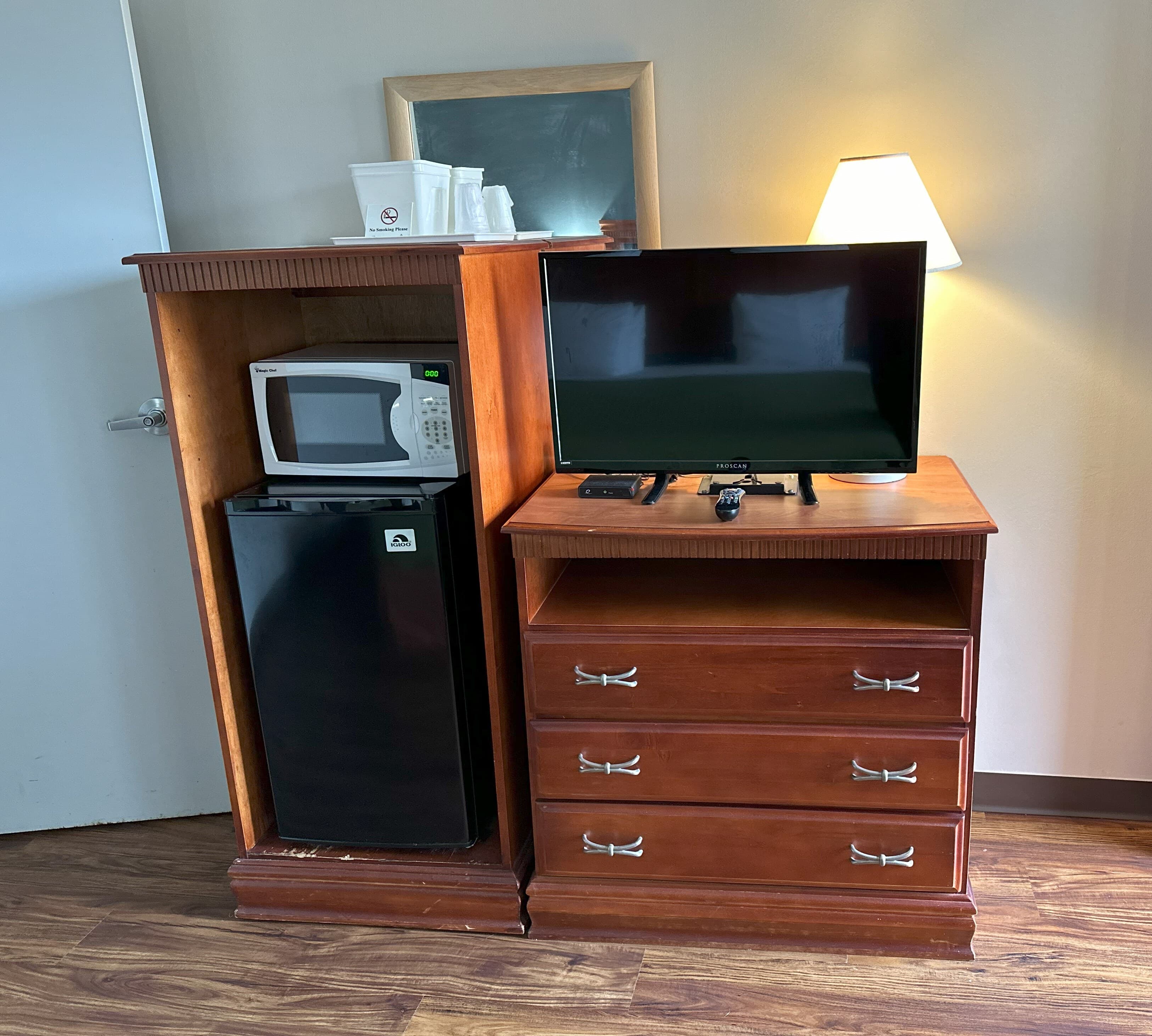 Econo Lodge Drums — 7