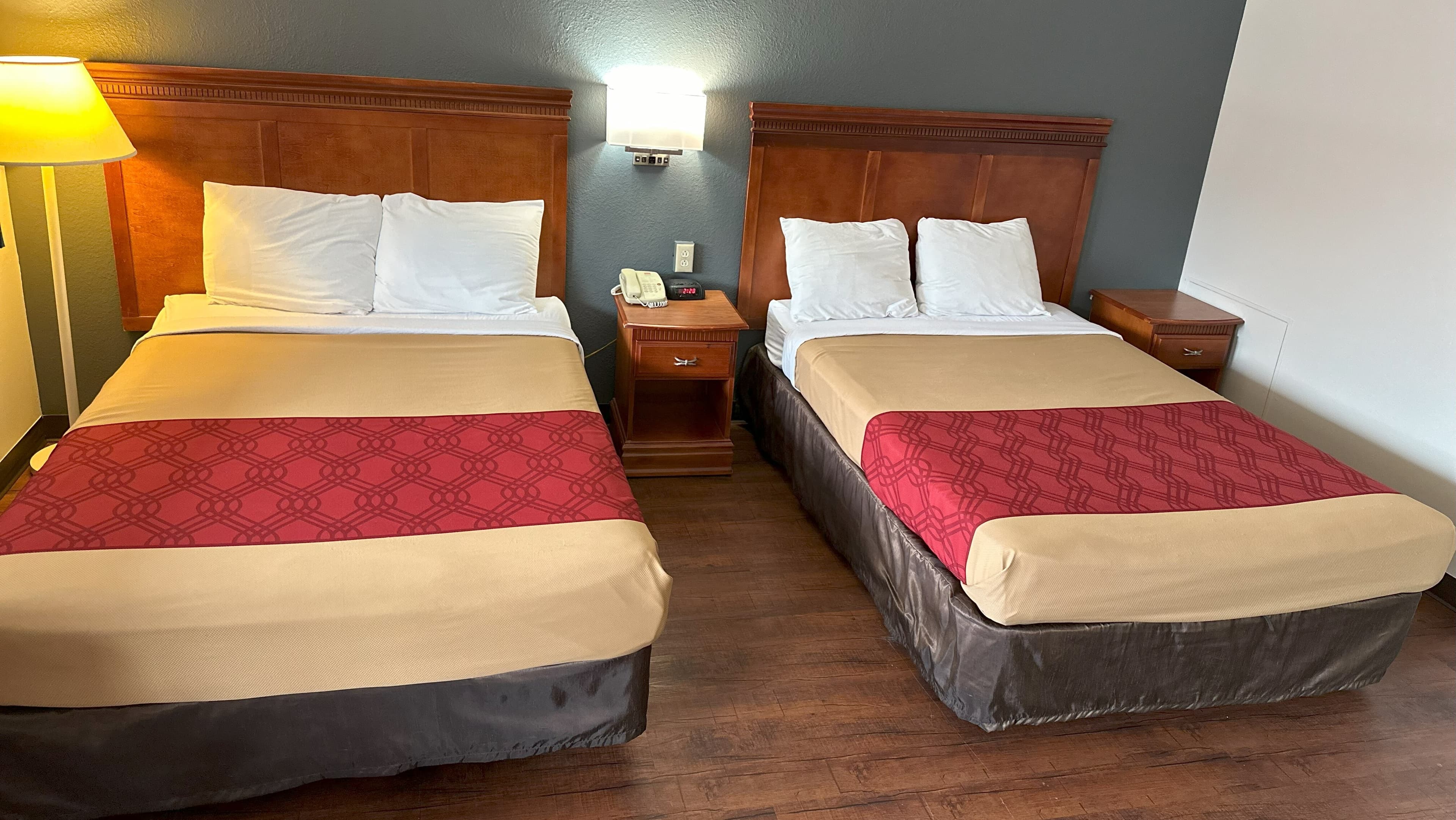 Econo Lodge Drums — 15