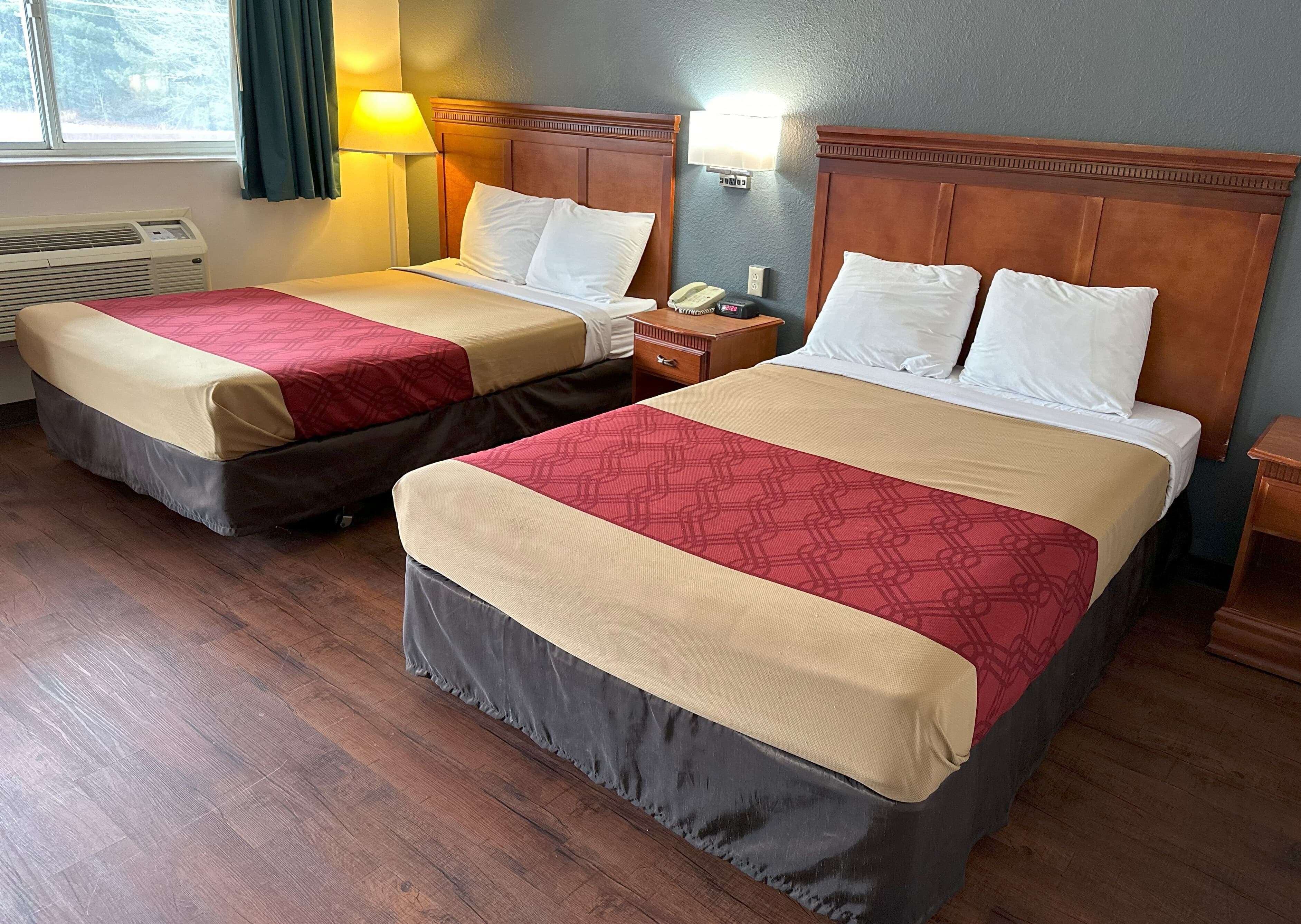 Econo Lodge Drums — 16