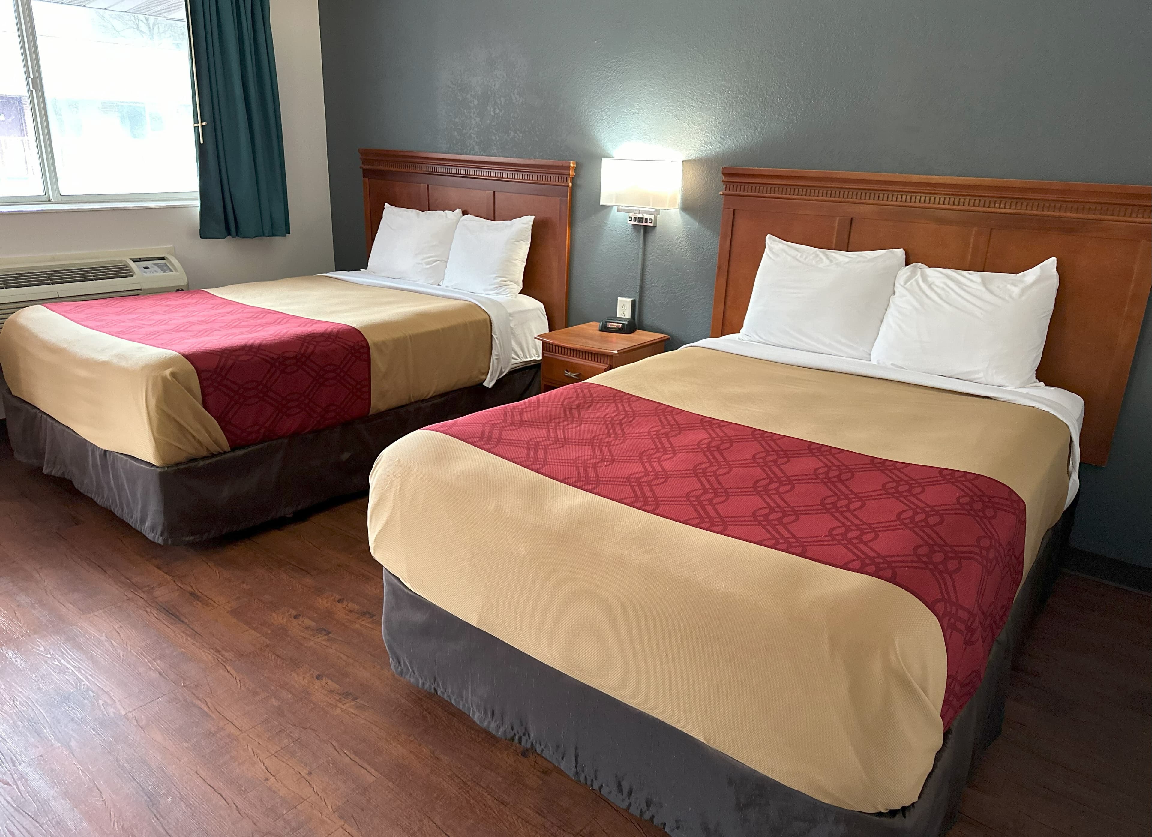 Econo Lodge Drums — 18