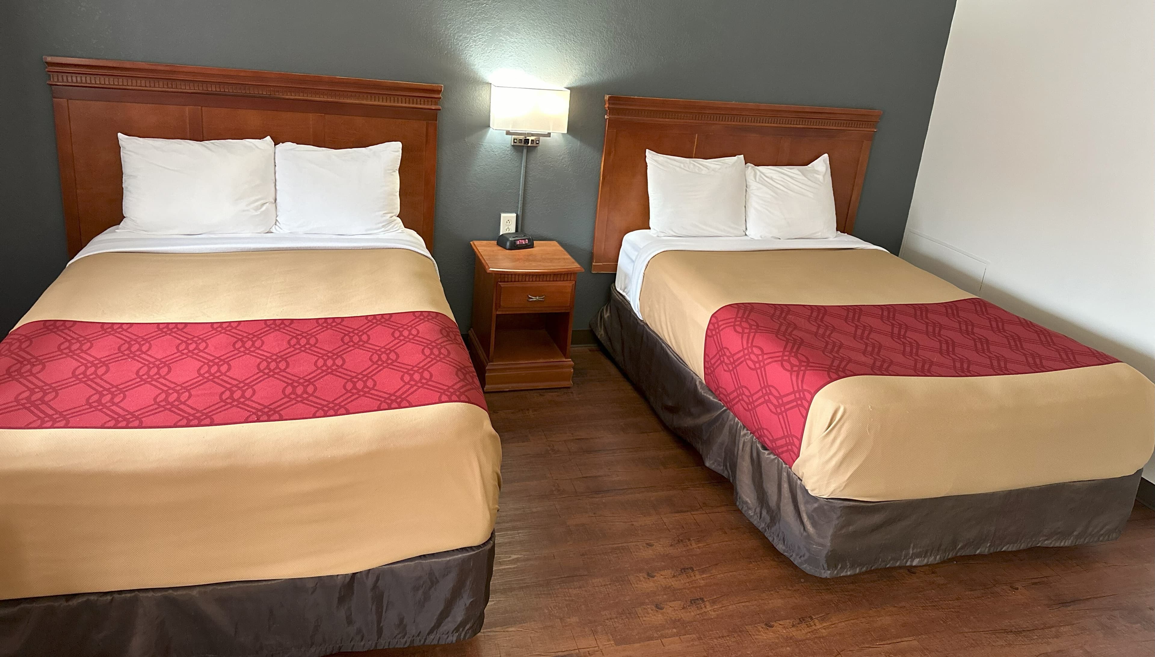 Econo Lodge Drums — 19