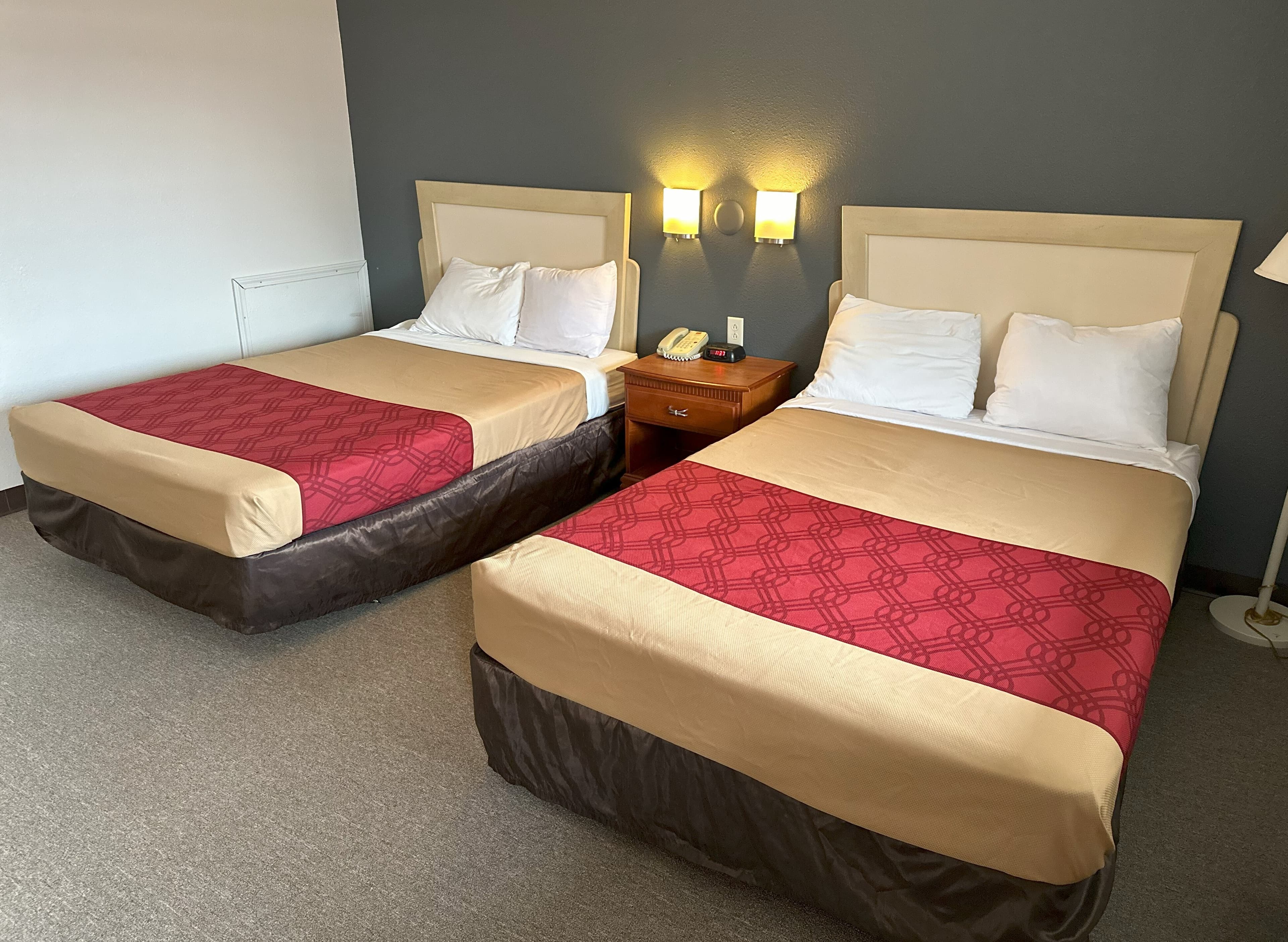 Econo Lodge Drums — 20