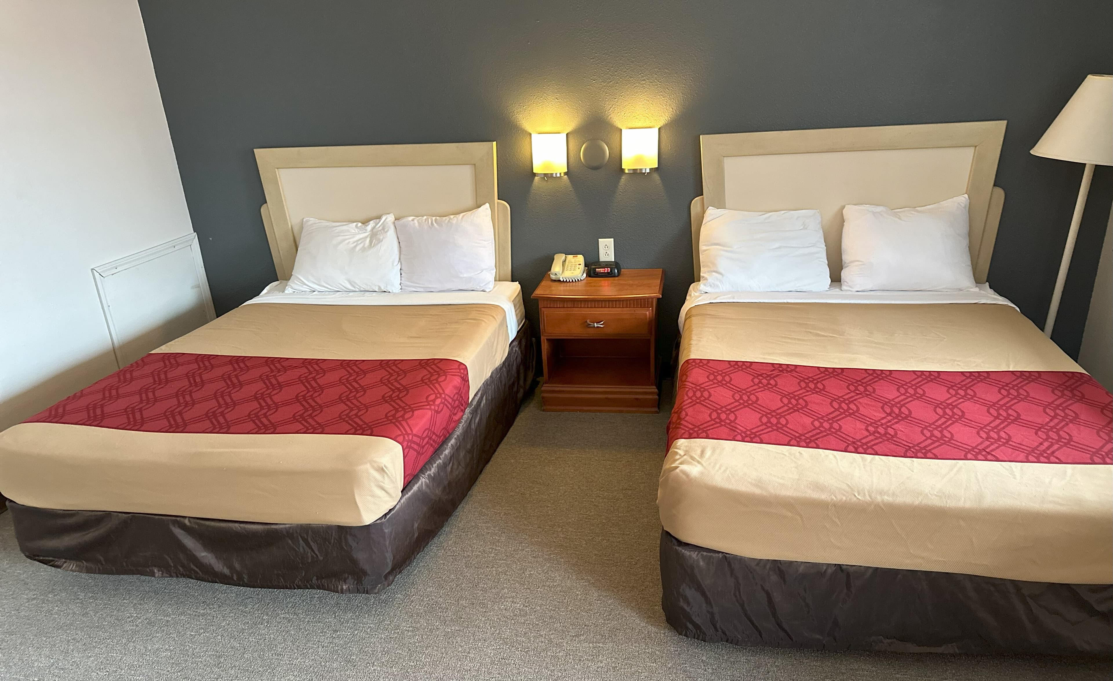Econo Lodge Drums — 21