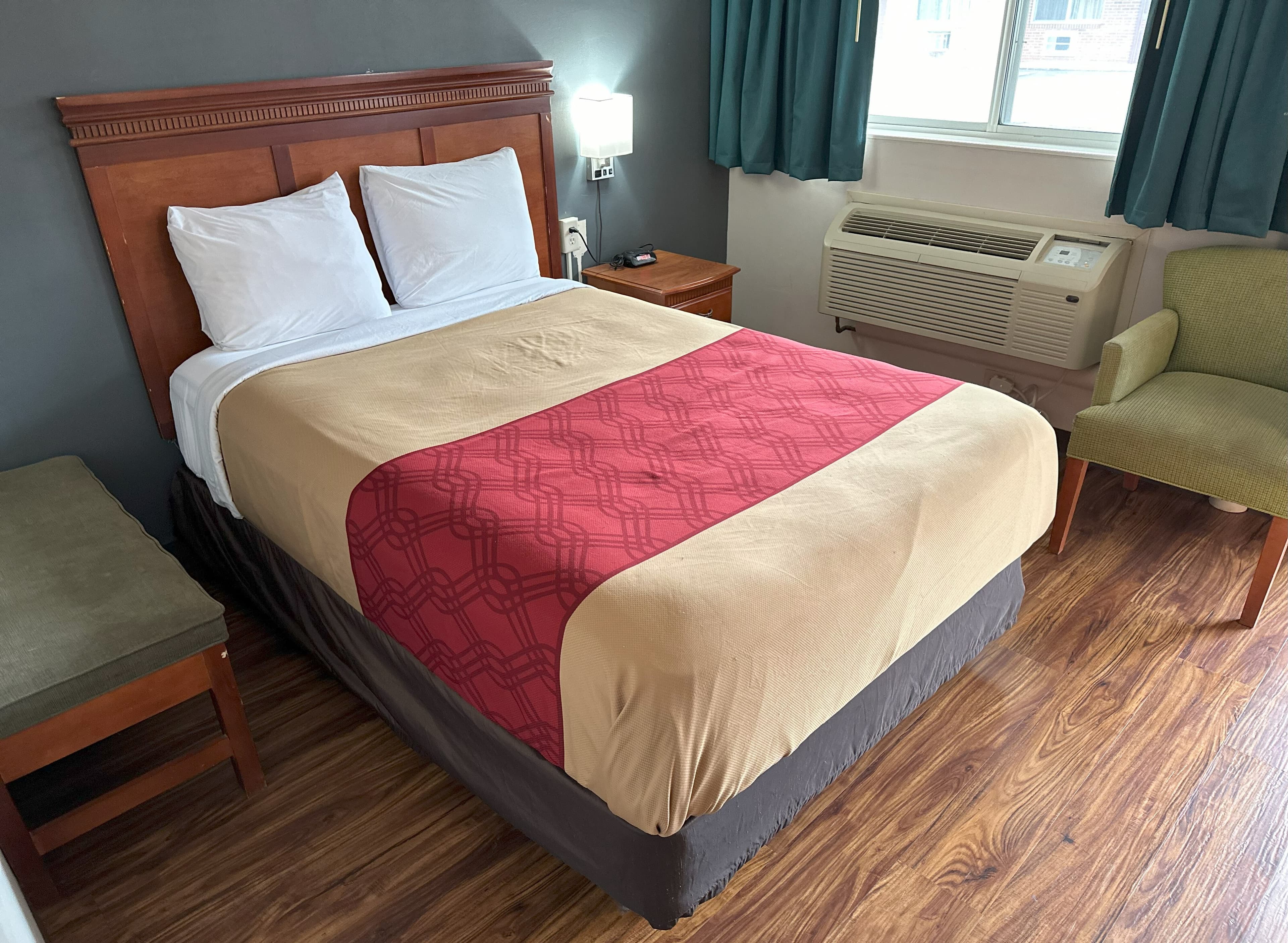 Econo Lodge Drums — 12