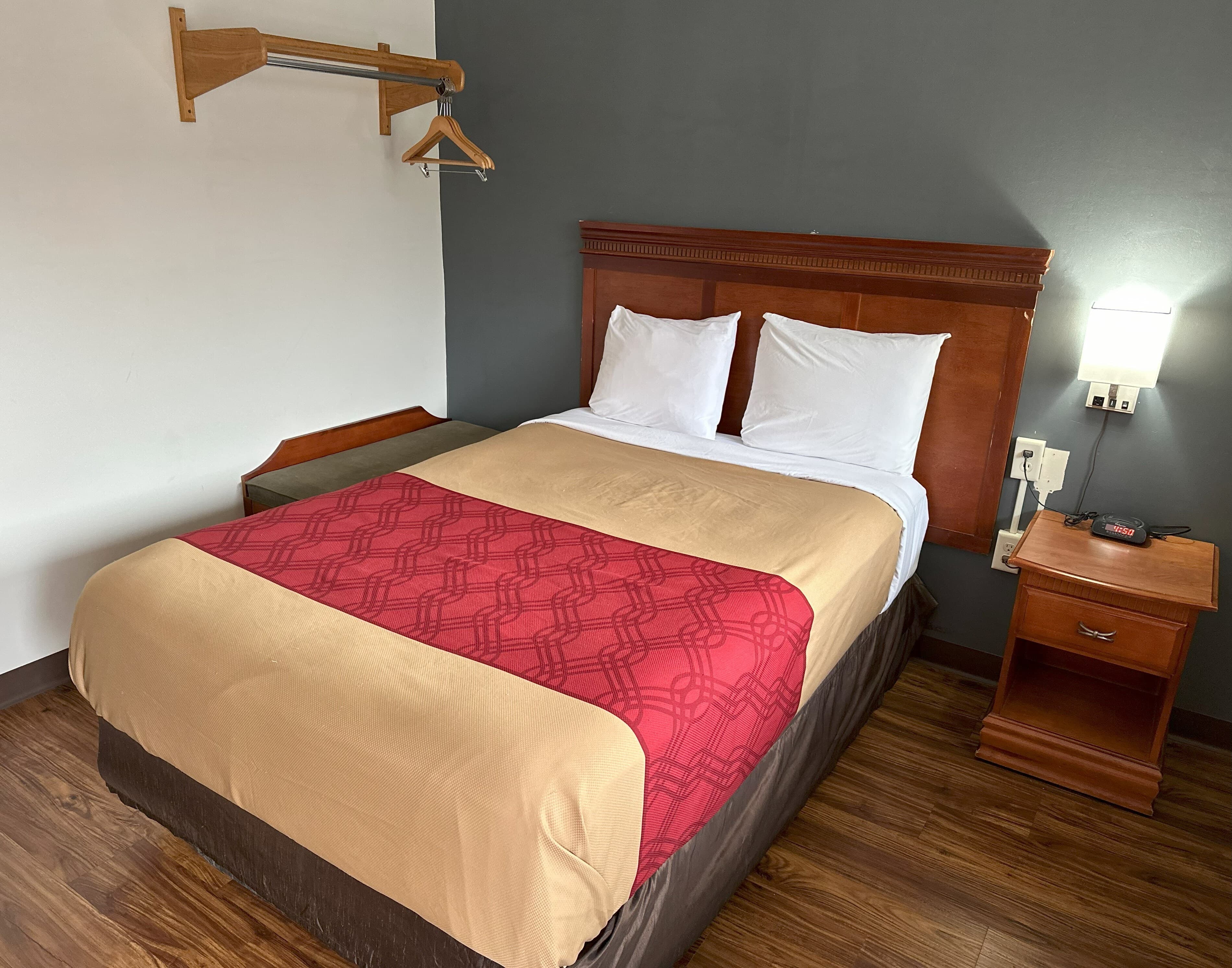 Econo Lodge Drums — 13