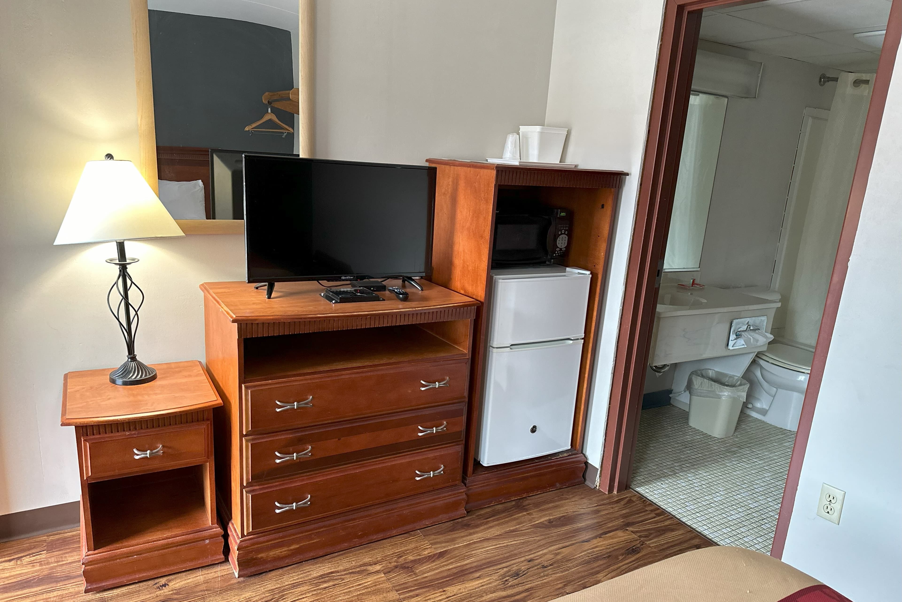 Econo Lodge Drums — 14