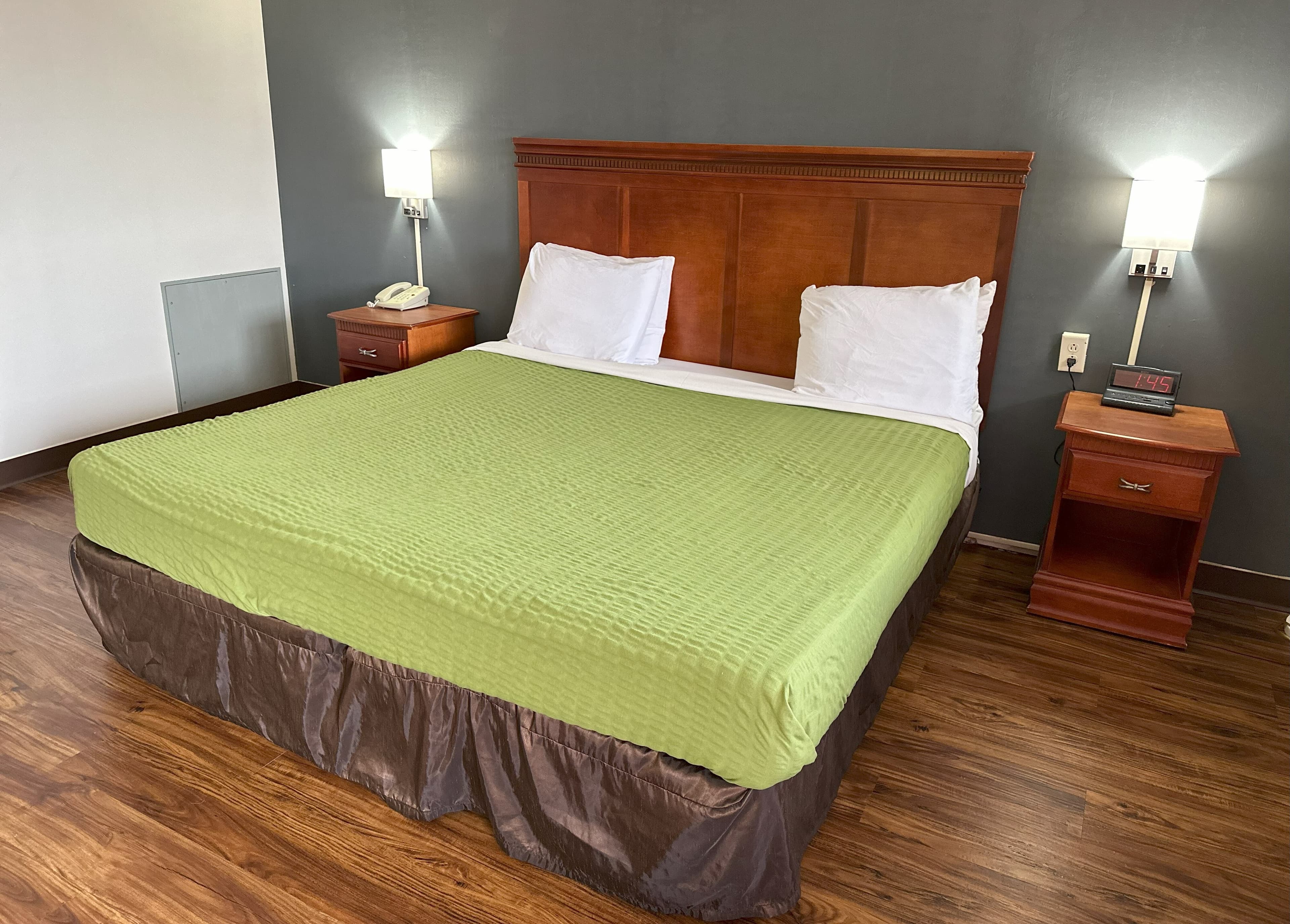 Econo Lodge Drums — 25