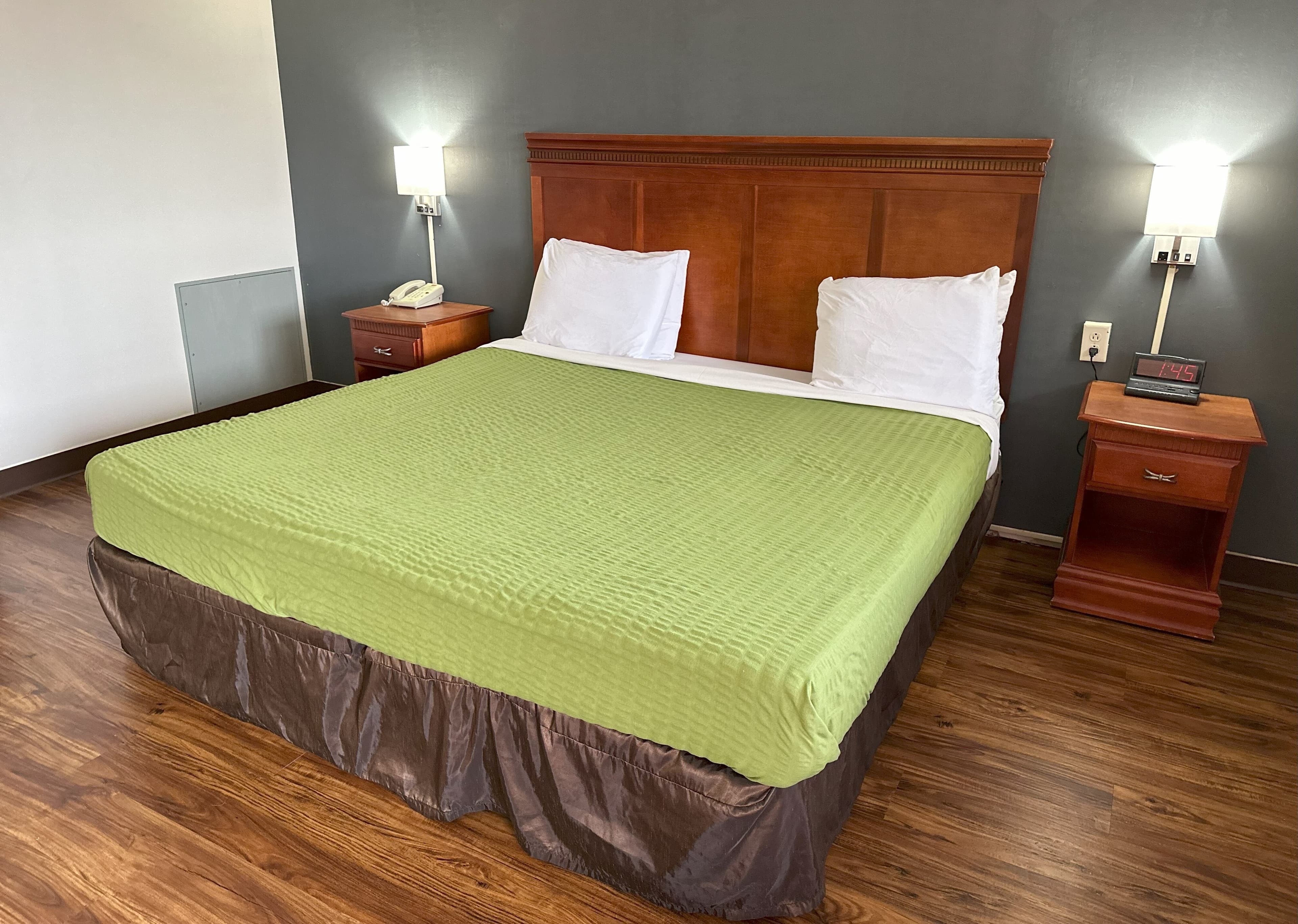 Econo Lodge Drums — 28