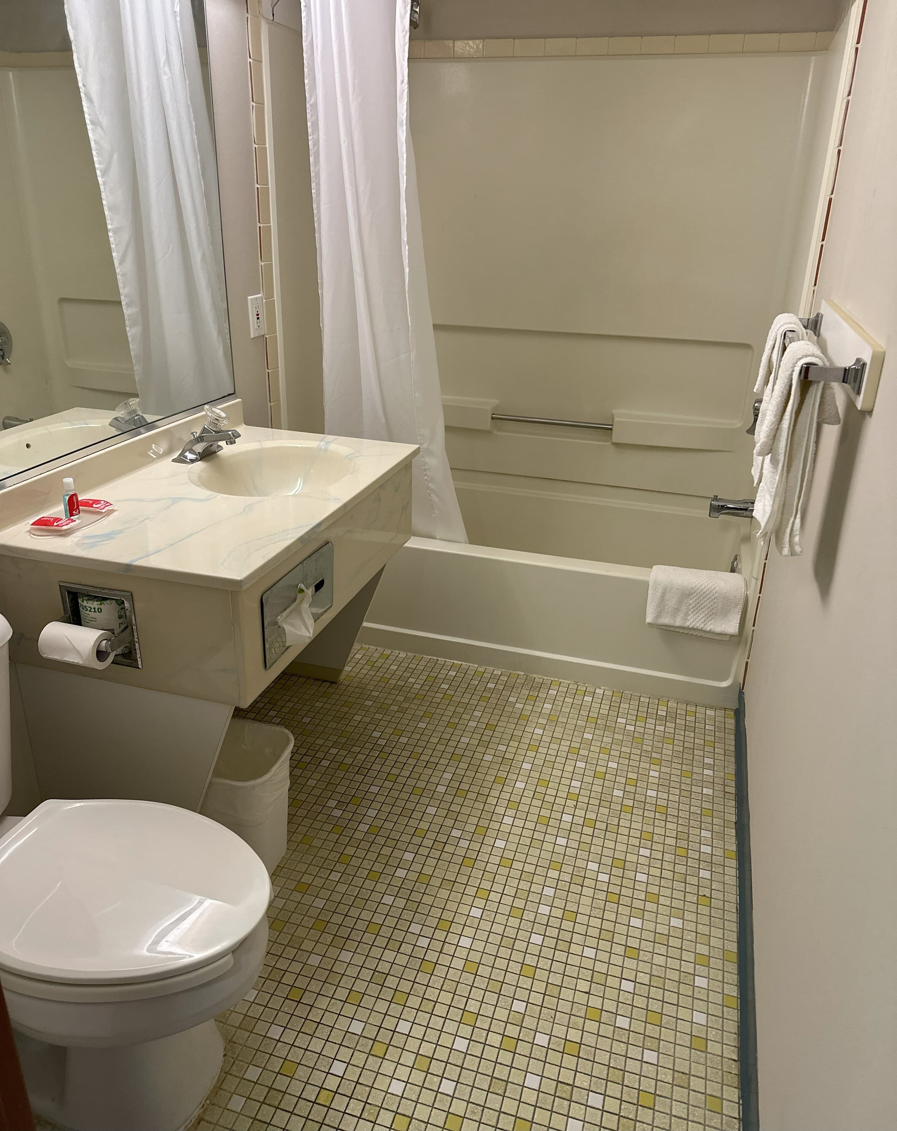Econo Lodge Drums — 29