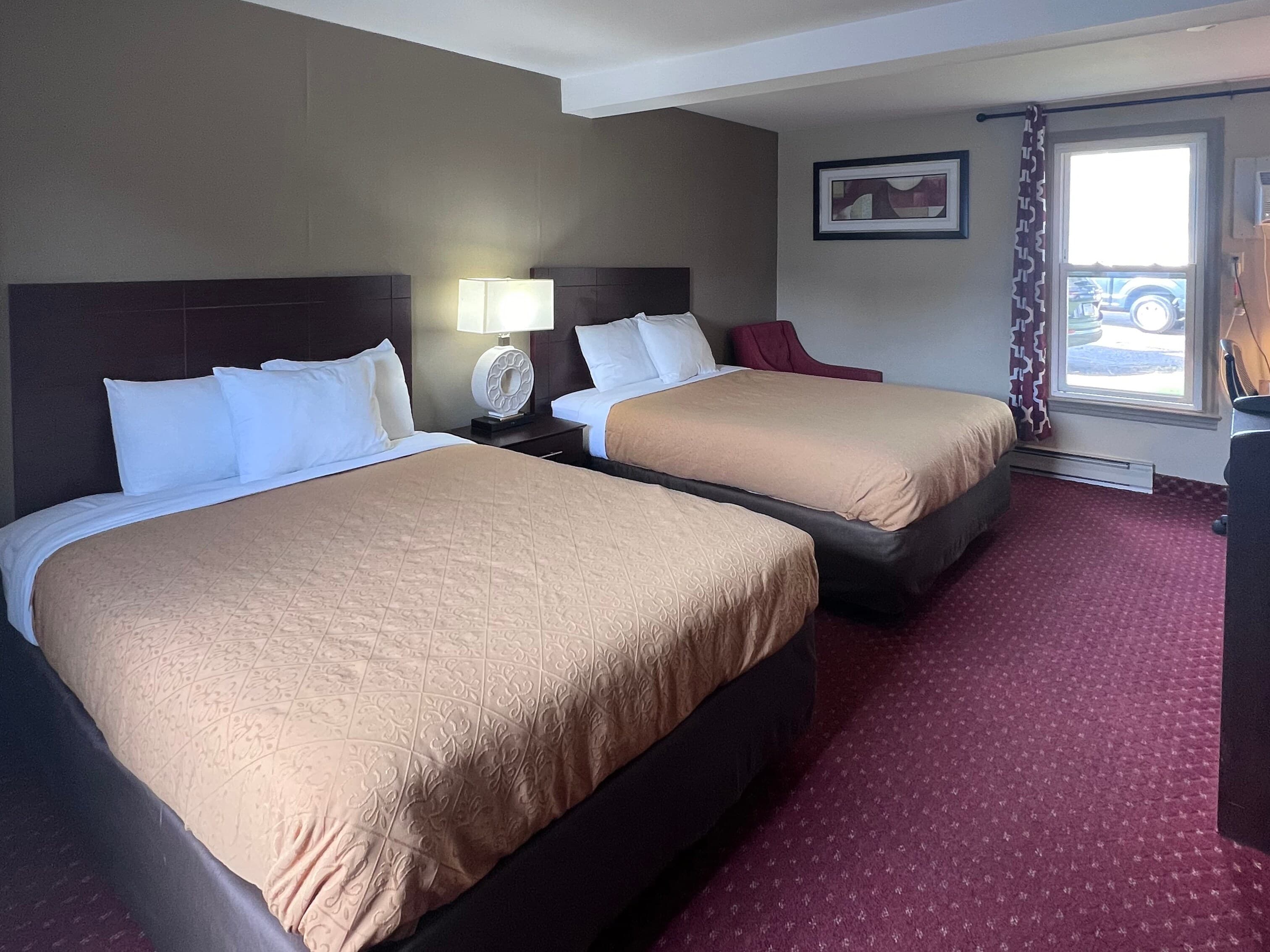 Rodeway Inn and Suites Hershey Chocolate Avenue - Image 2