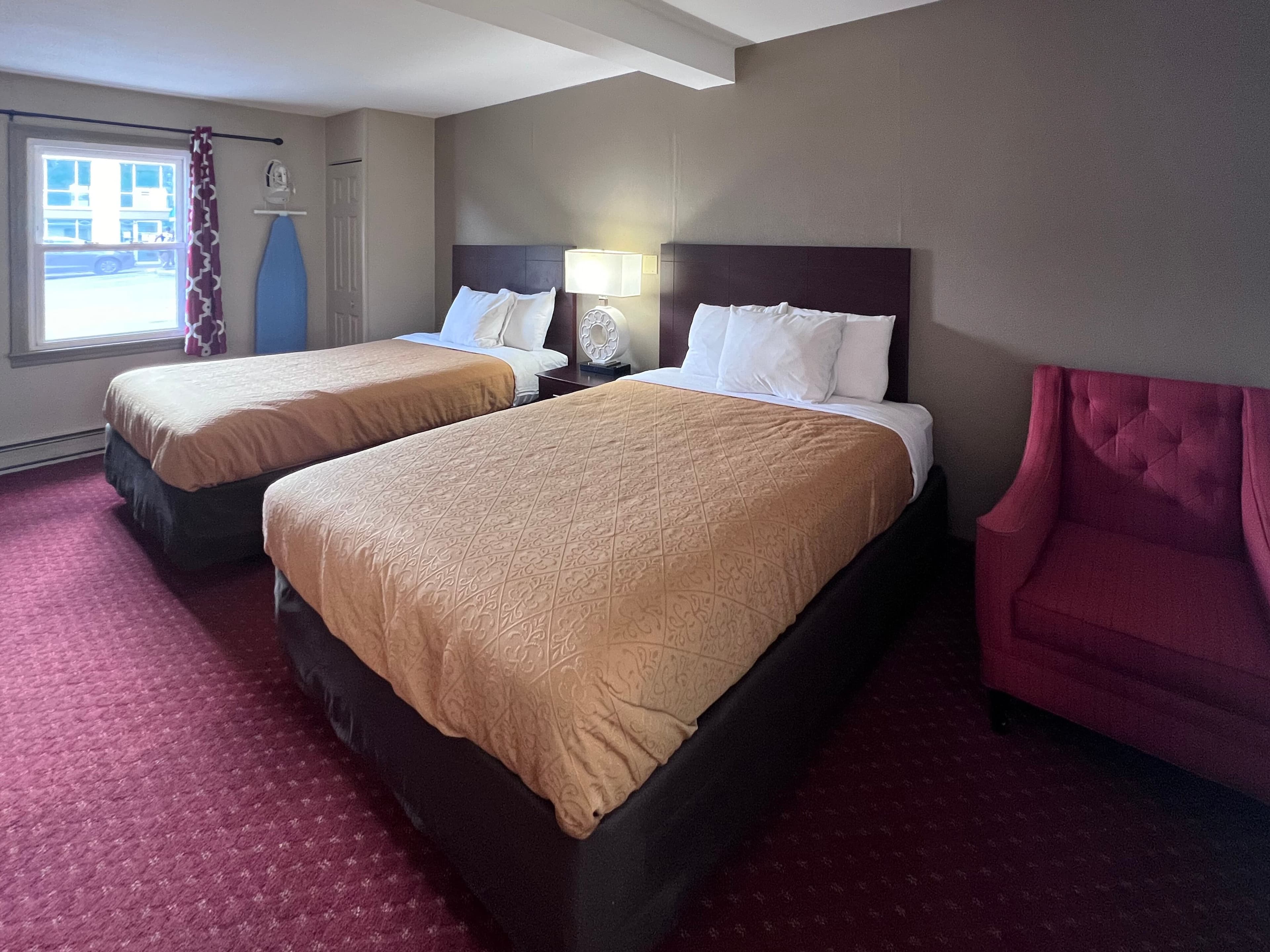 Rodeway Inn and Suites Hershey Chocolate Avenue - Image 4