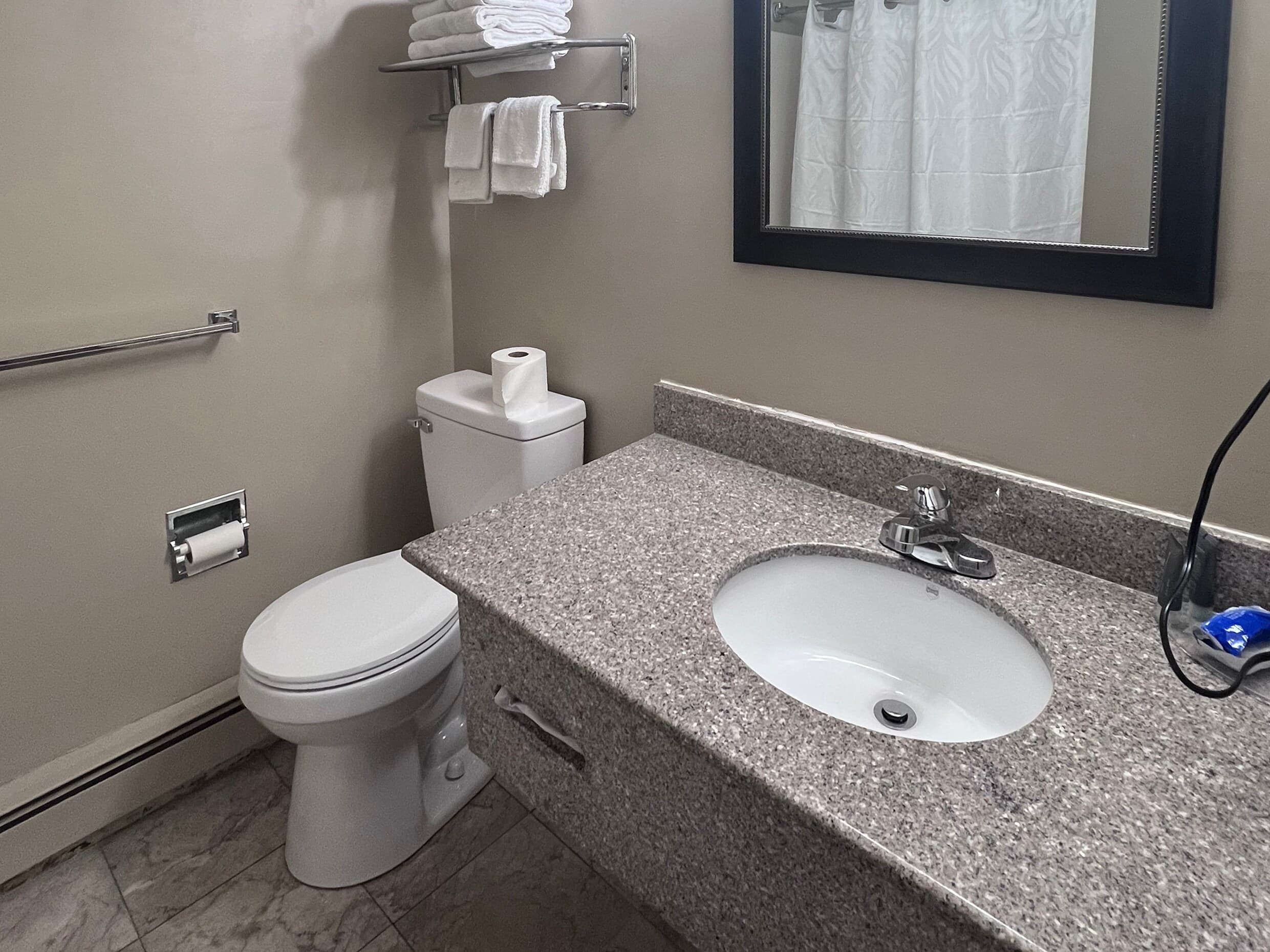 Rodeway Inn and Suites Hershey Chocolate Avenue - Image 5