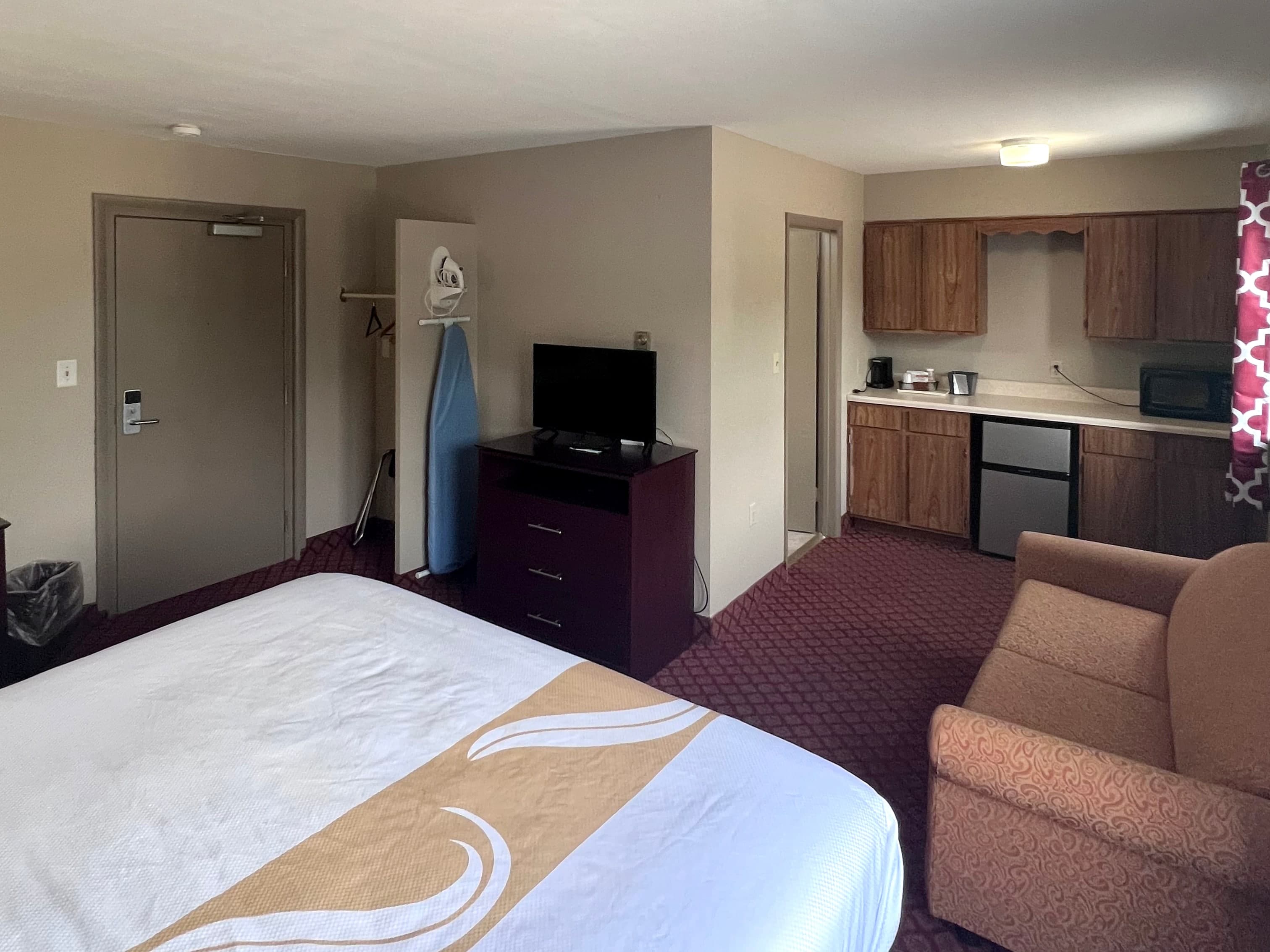 Rodeway Inn and Suites Hershey Chocolate Avenue — 7