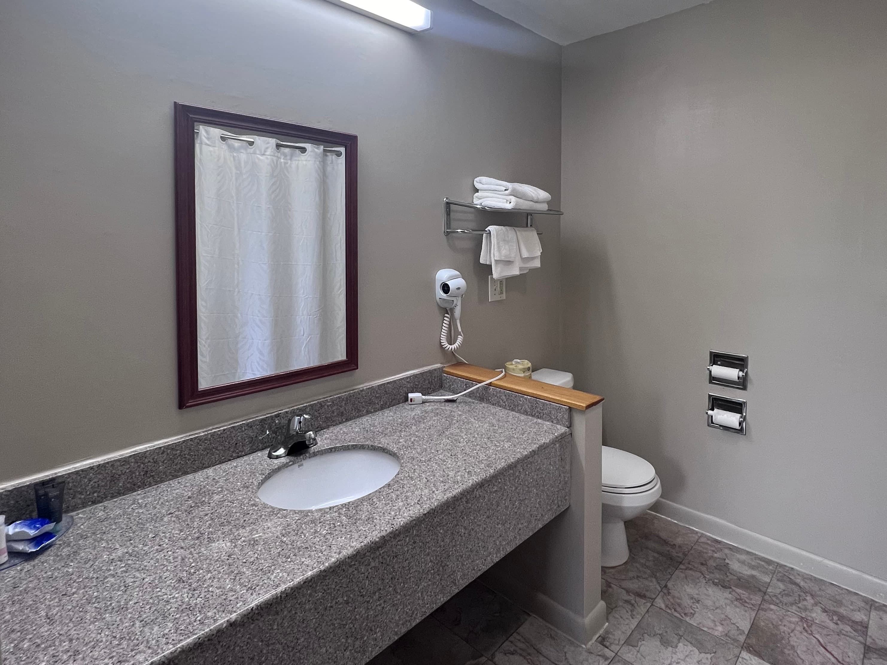 Rodeway Inn and Suites Hershey Chocolate Avenue — 9