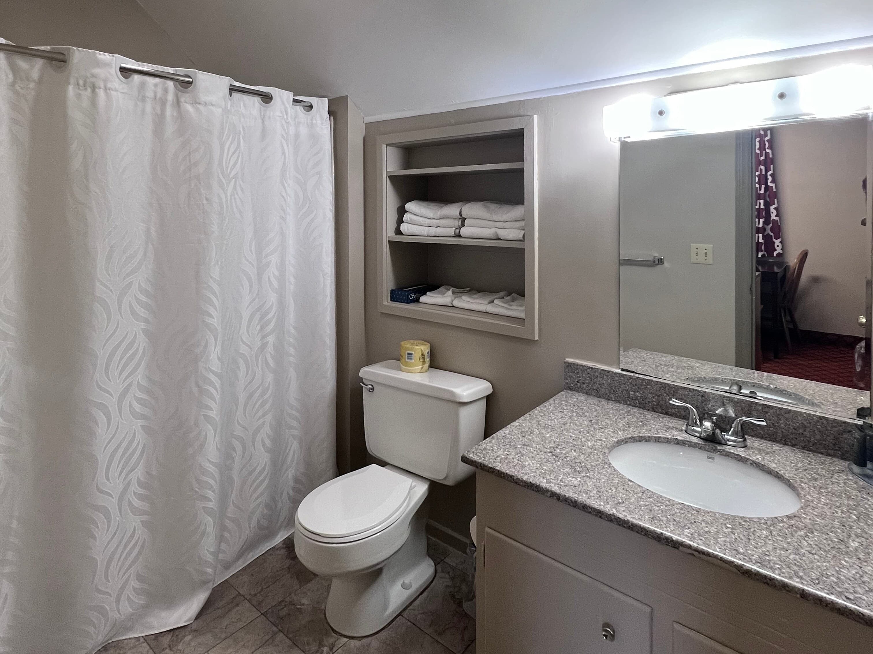 Rodeway Inn and Suites Hershey Chocolate Avenue — 23