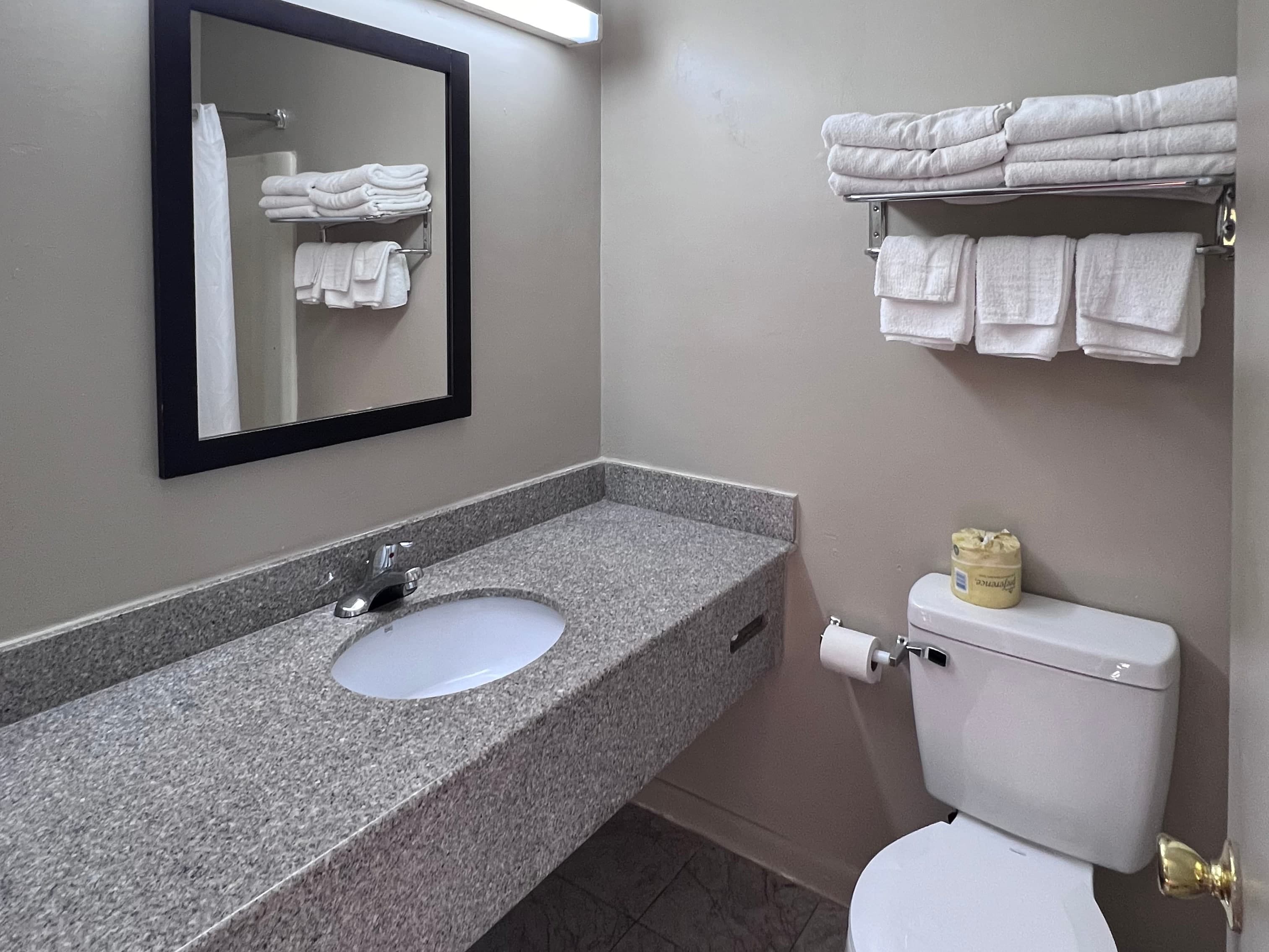 Rodeway Inn and Suites Hershey Chocolate Avenue — 27