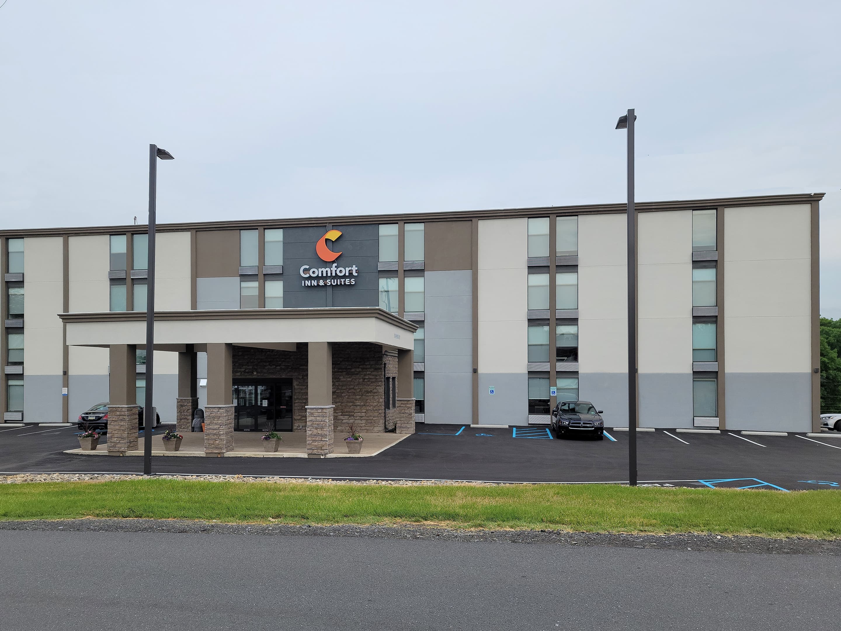 Comfort Inn & Suites Wyomissing/Reading - Image 1
