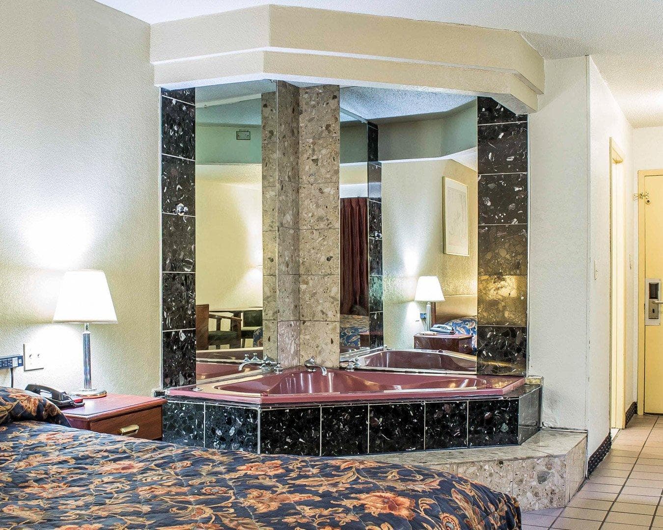 Econo Lodge Scranton near Montage Mountain — 11