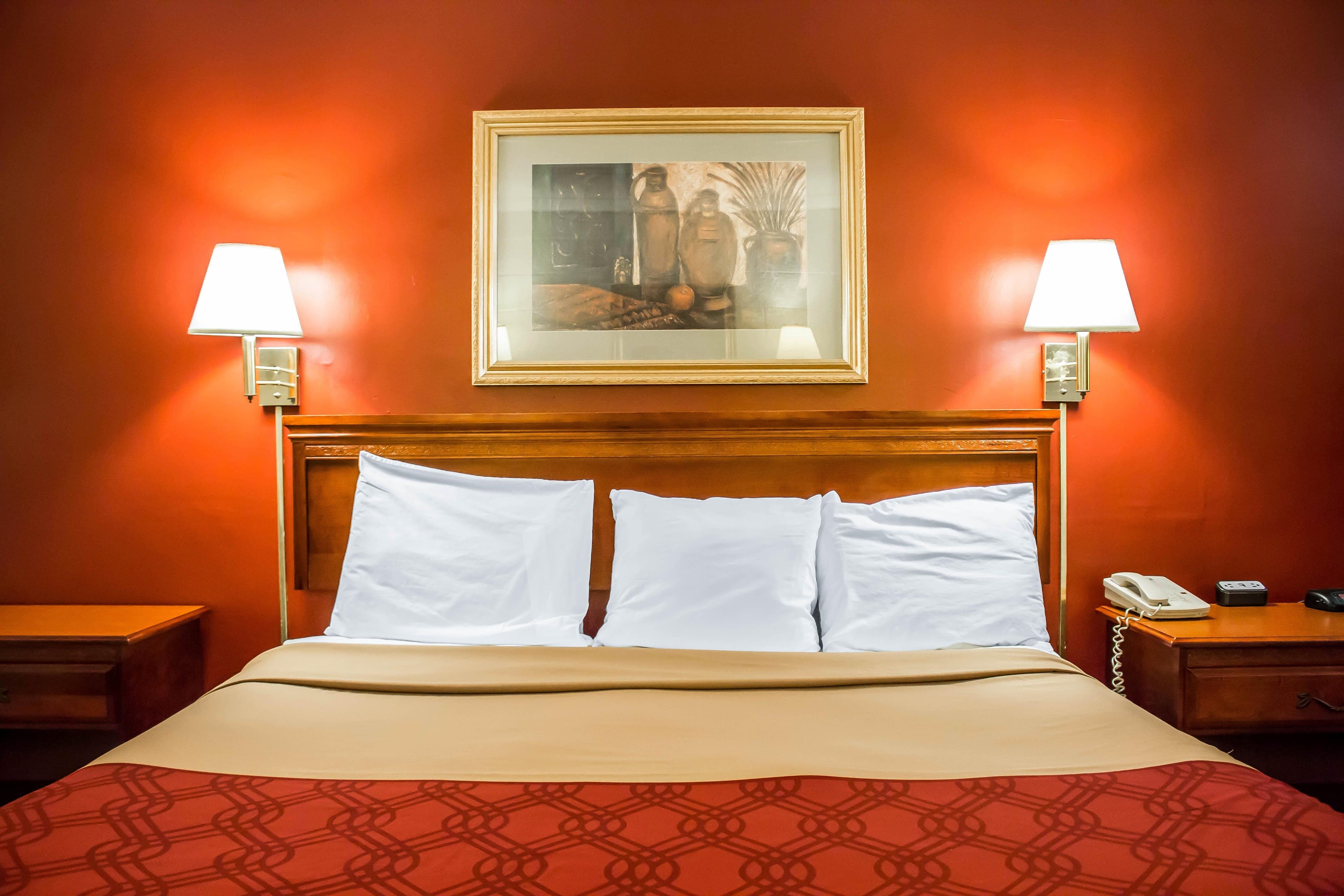 Econo Lodge Williamsport - Image 2
