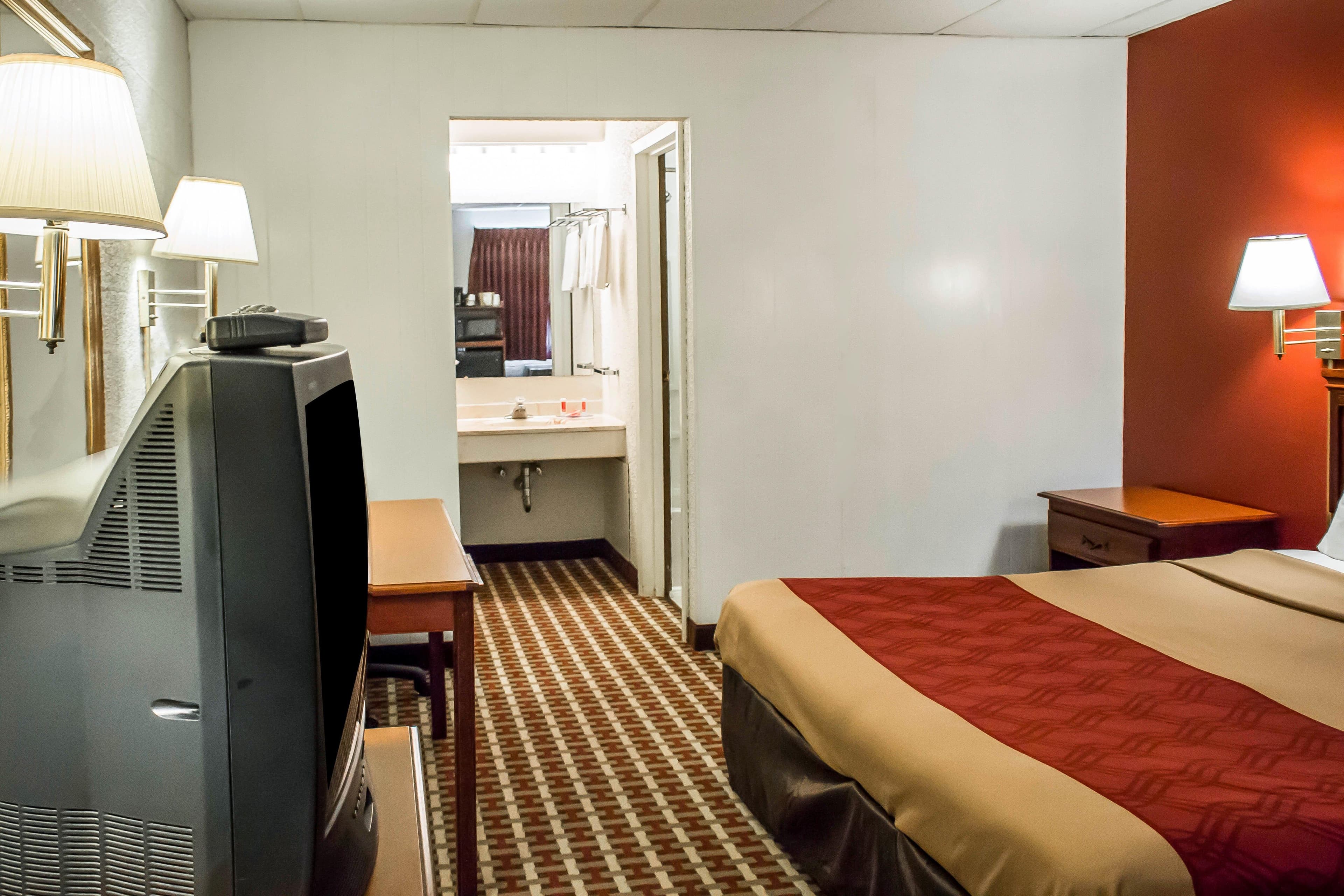 Econo Lodge Williamsport - Image 4