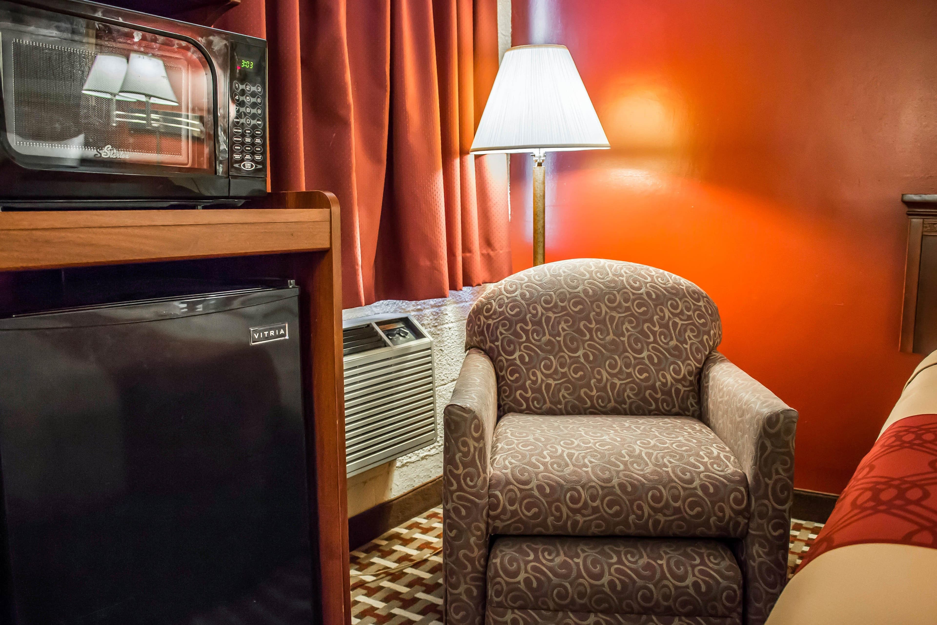 Econo Lodge Williamsport — 16