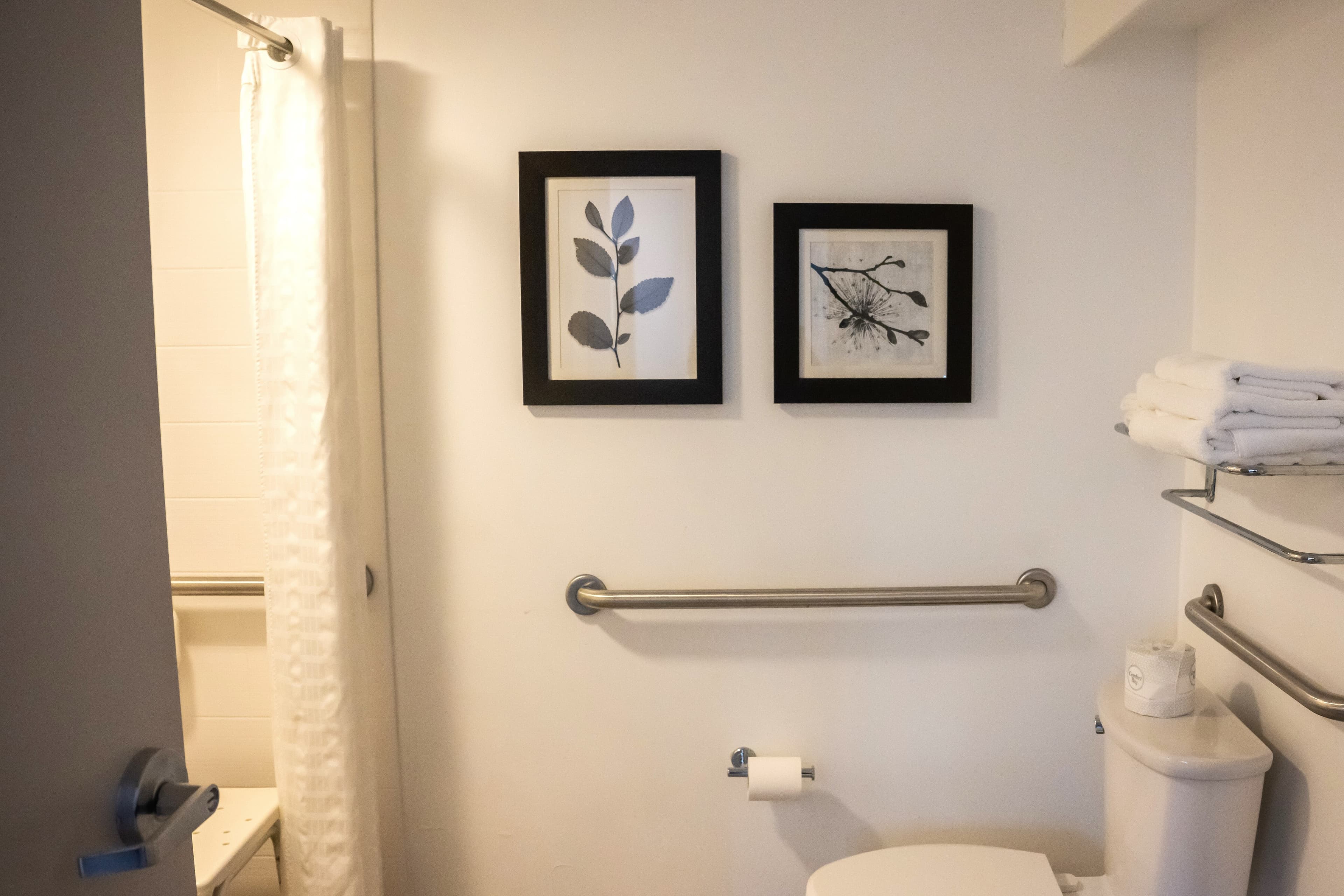 Country Inn & Suites by Radisson, Erie, PA - Image 5