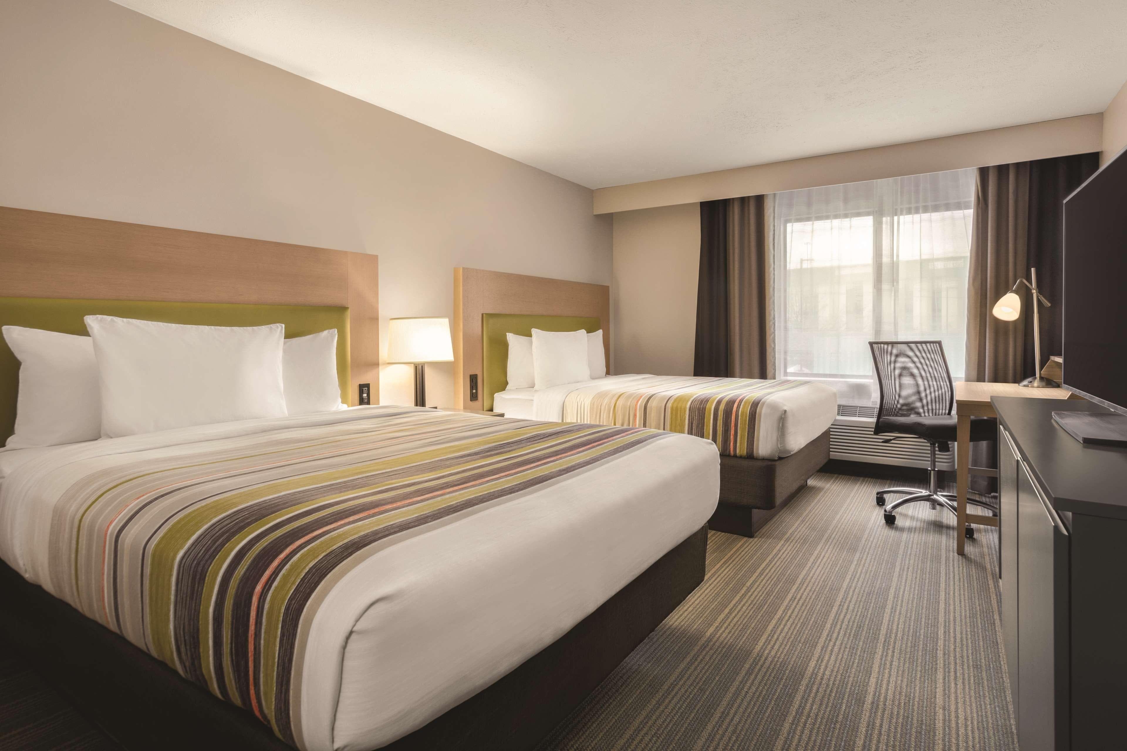 Country Inn & Suites by Radisson, Erie, PA — 7