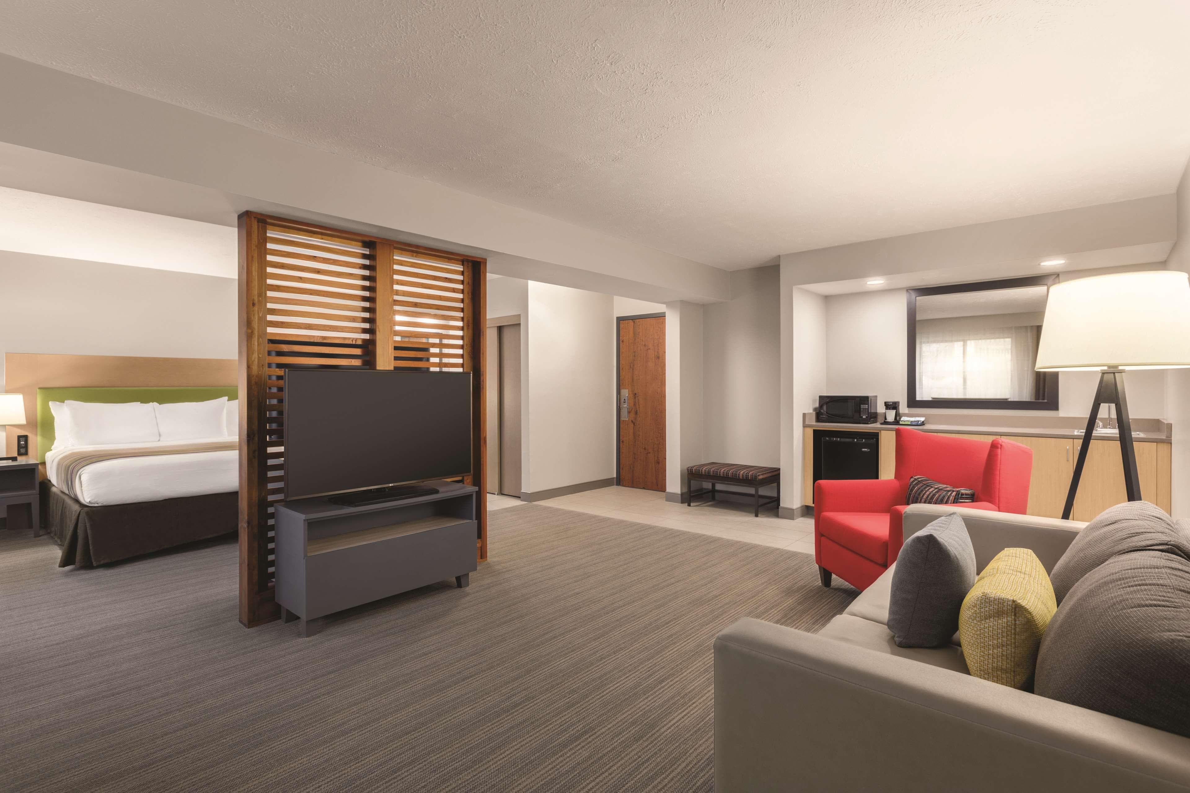 Country Inn & Suites by Radisson, Erie, PA — 6