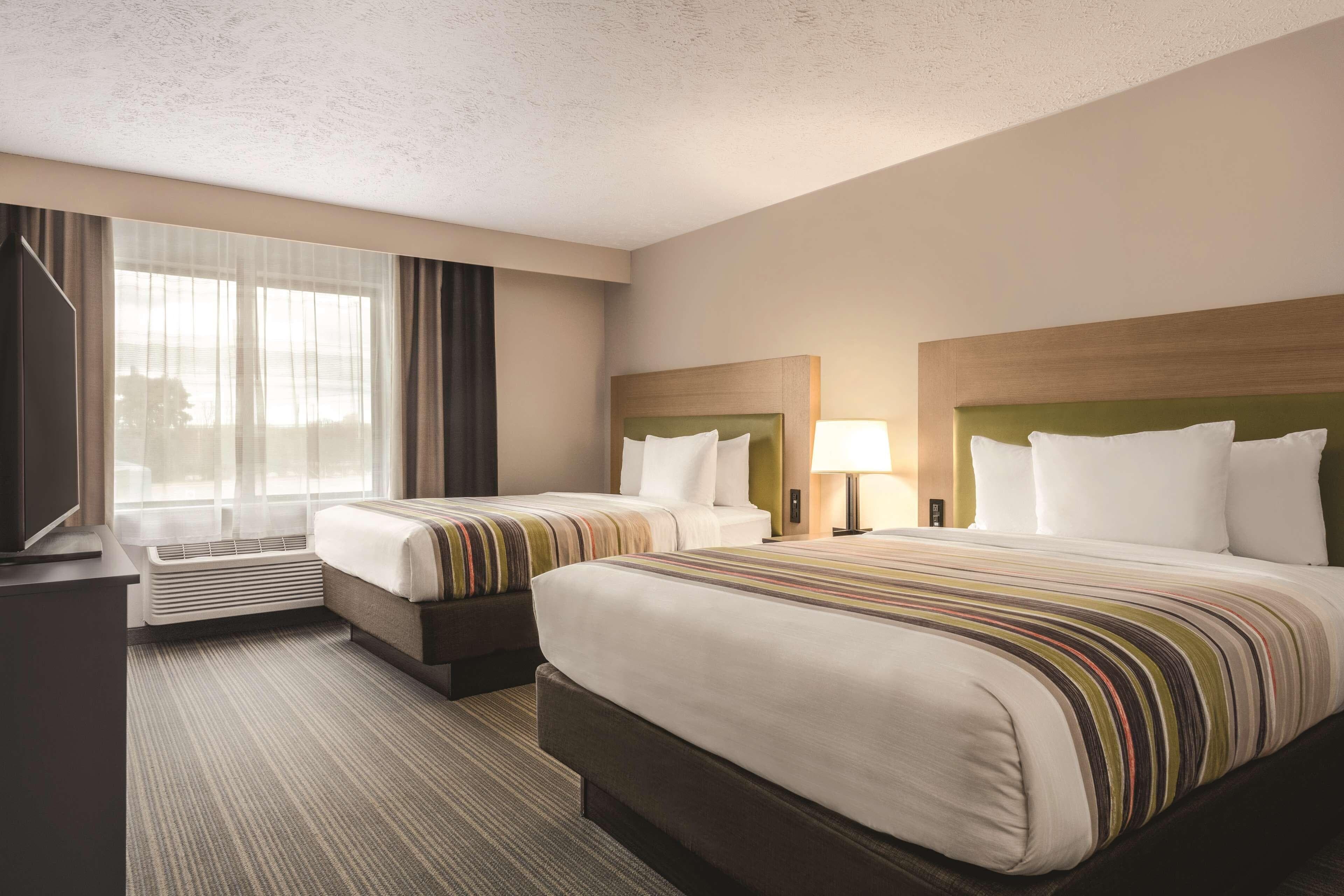 Country Inn & Suites by Radisson, Erie, PA — 10