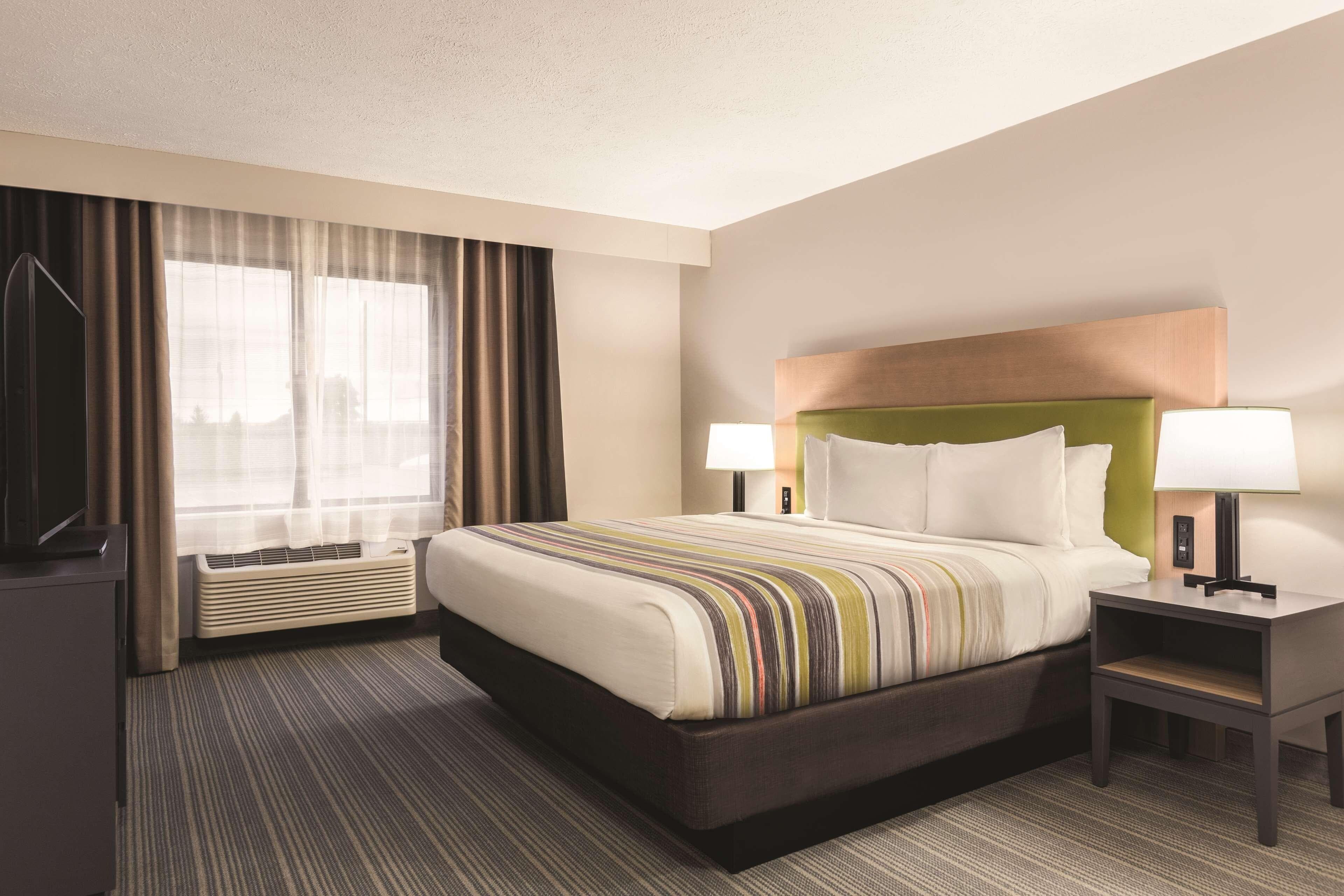 Country Inn & Suites by Radisson, Erie, PA - Image 2