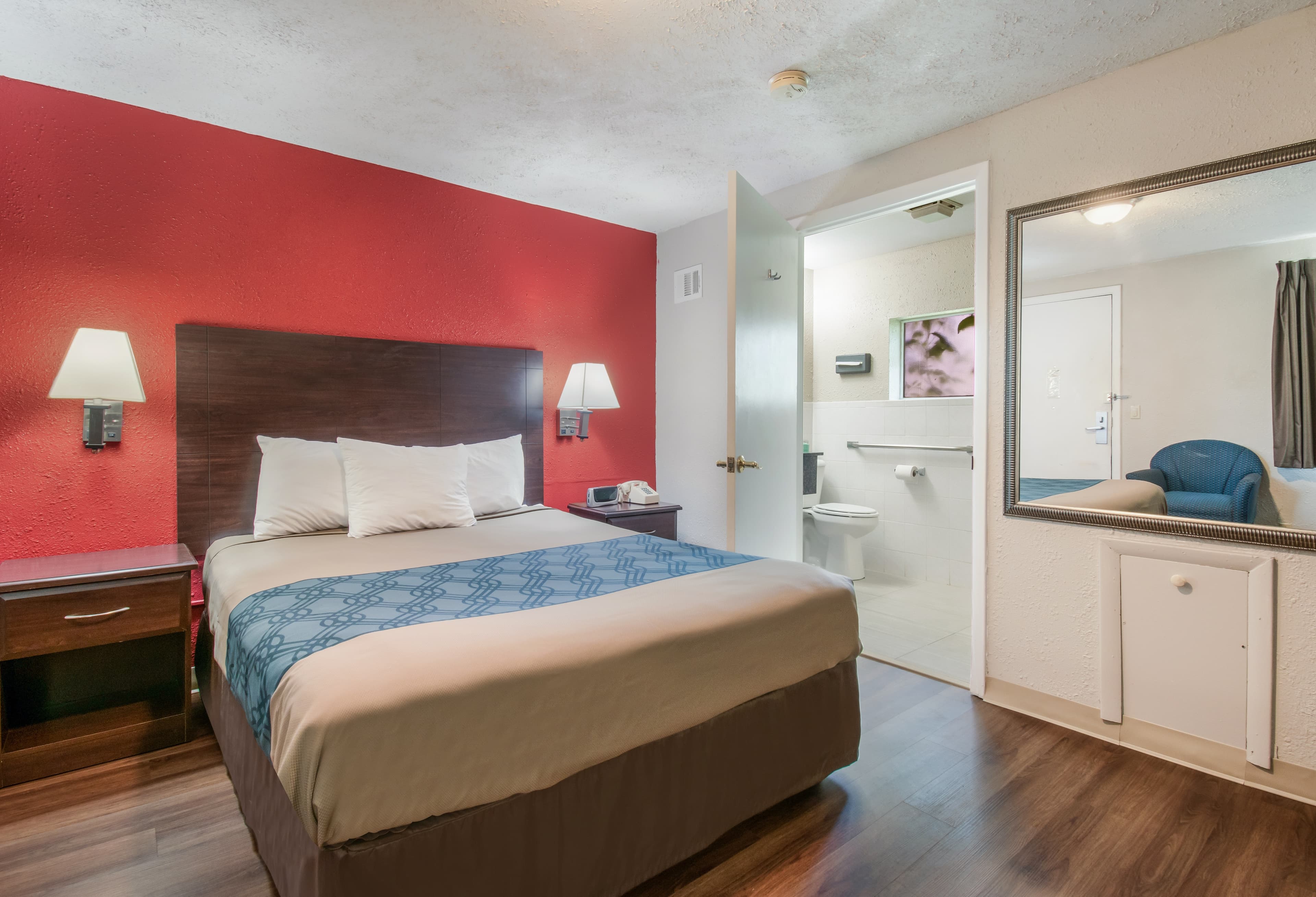 Econo Lodge Mechanicsburg - Harrisburg West - Image 2