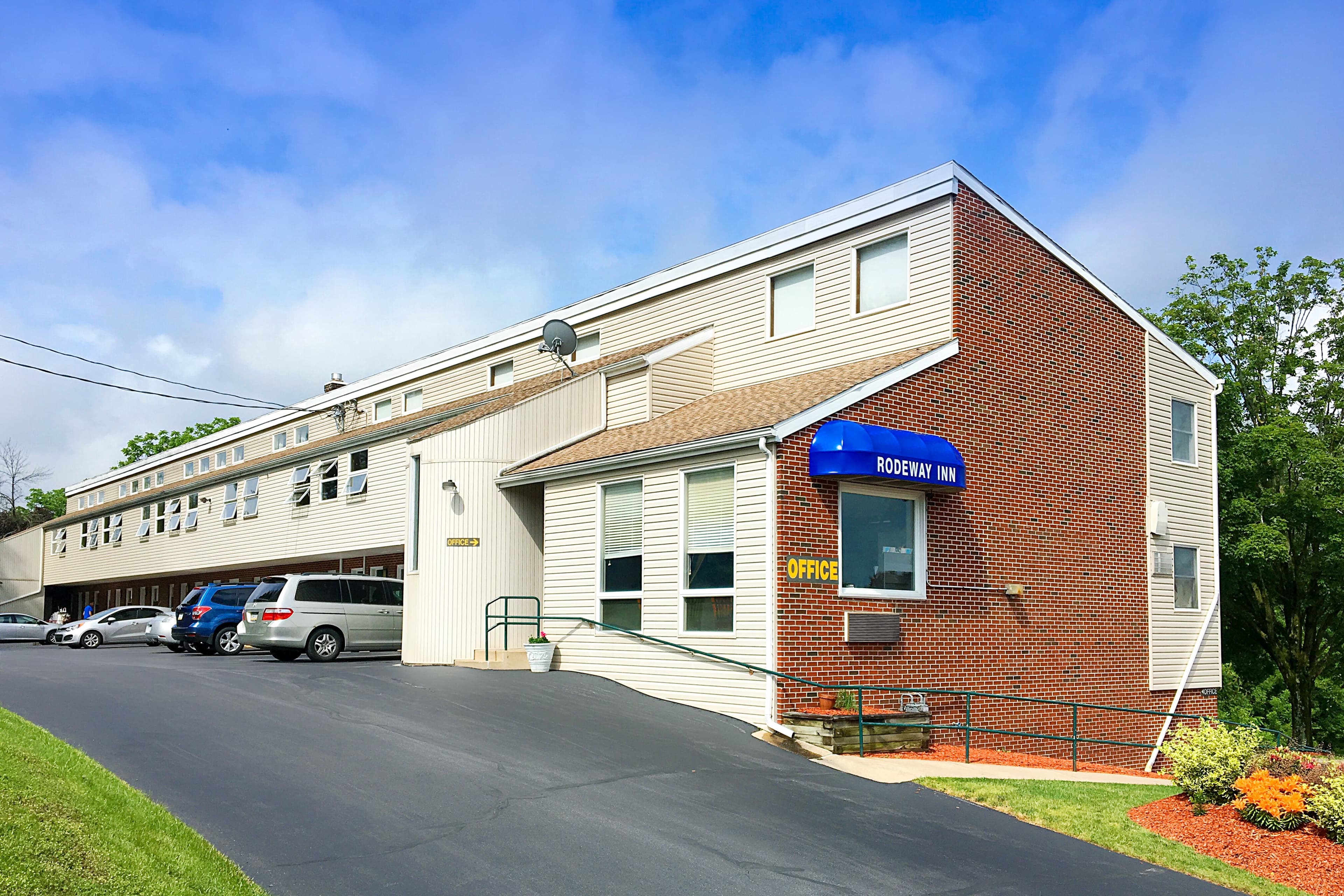 Rodeway Inn State College - near University - Image 1