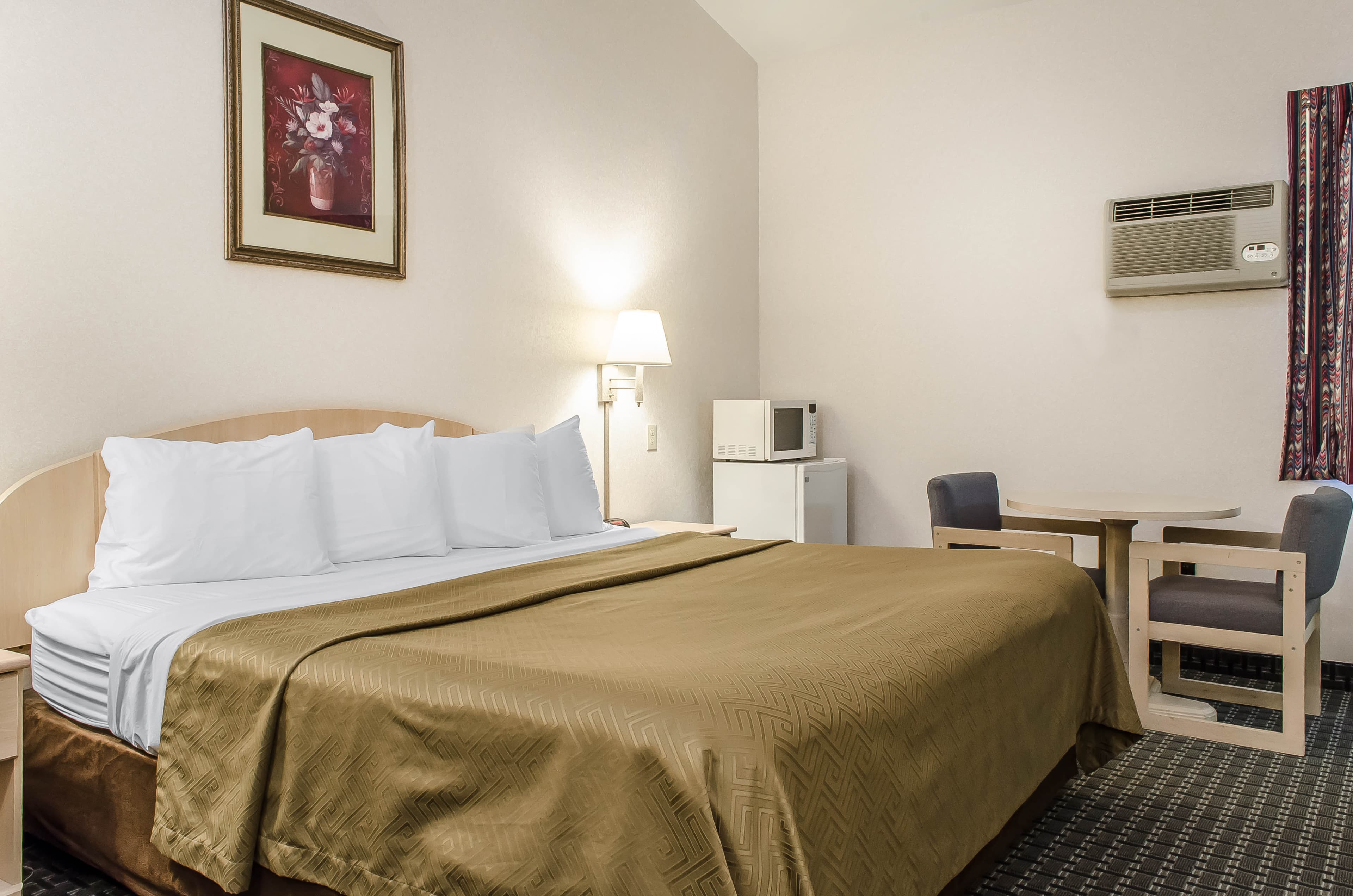 Rodeway Inn State College - near University - Image 5