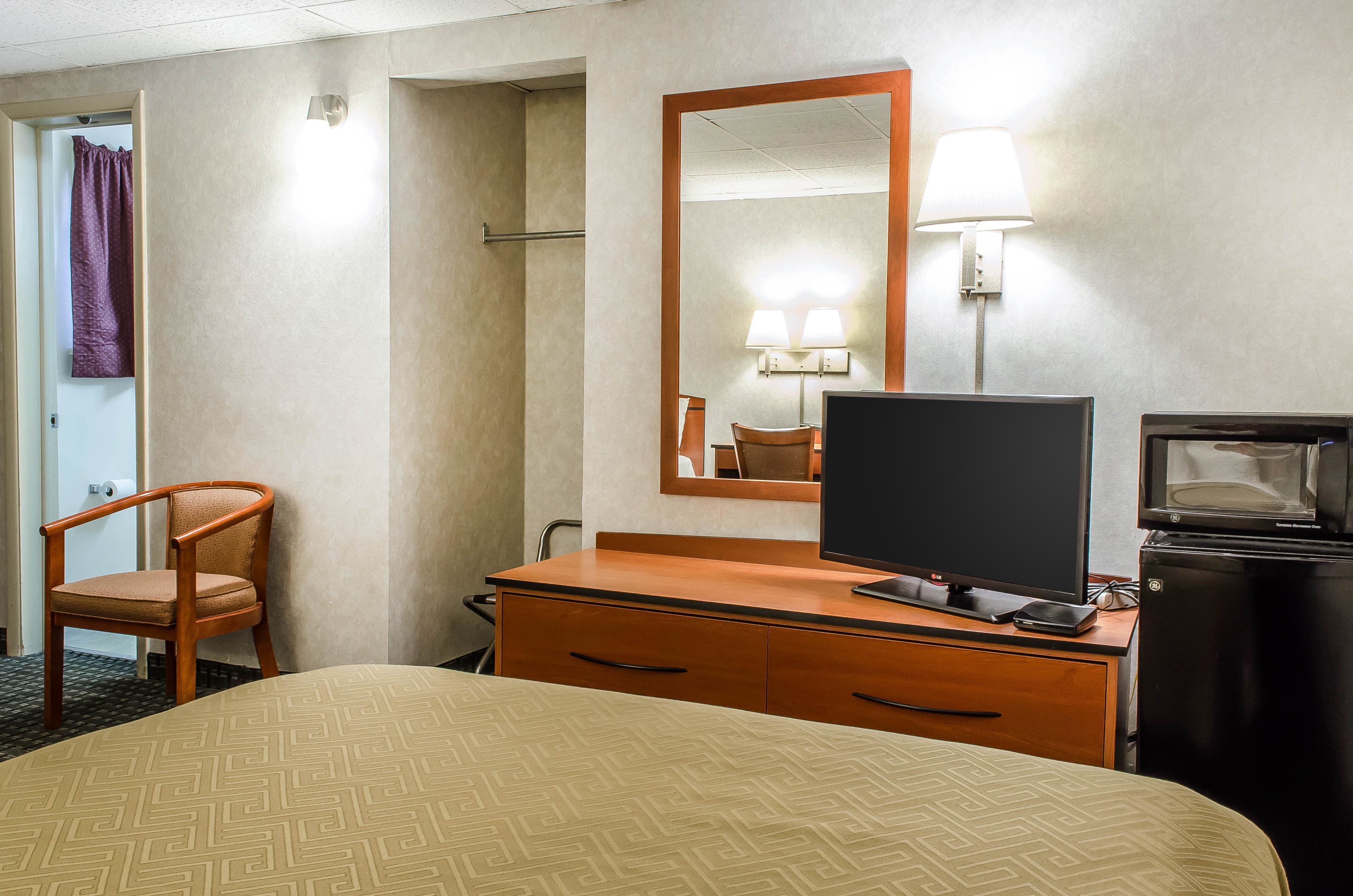 Rodeway Inn State College - near University - Image 4