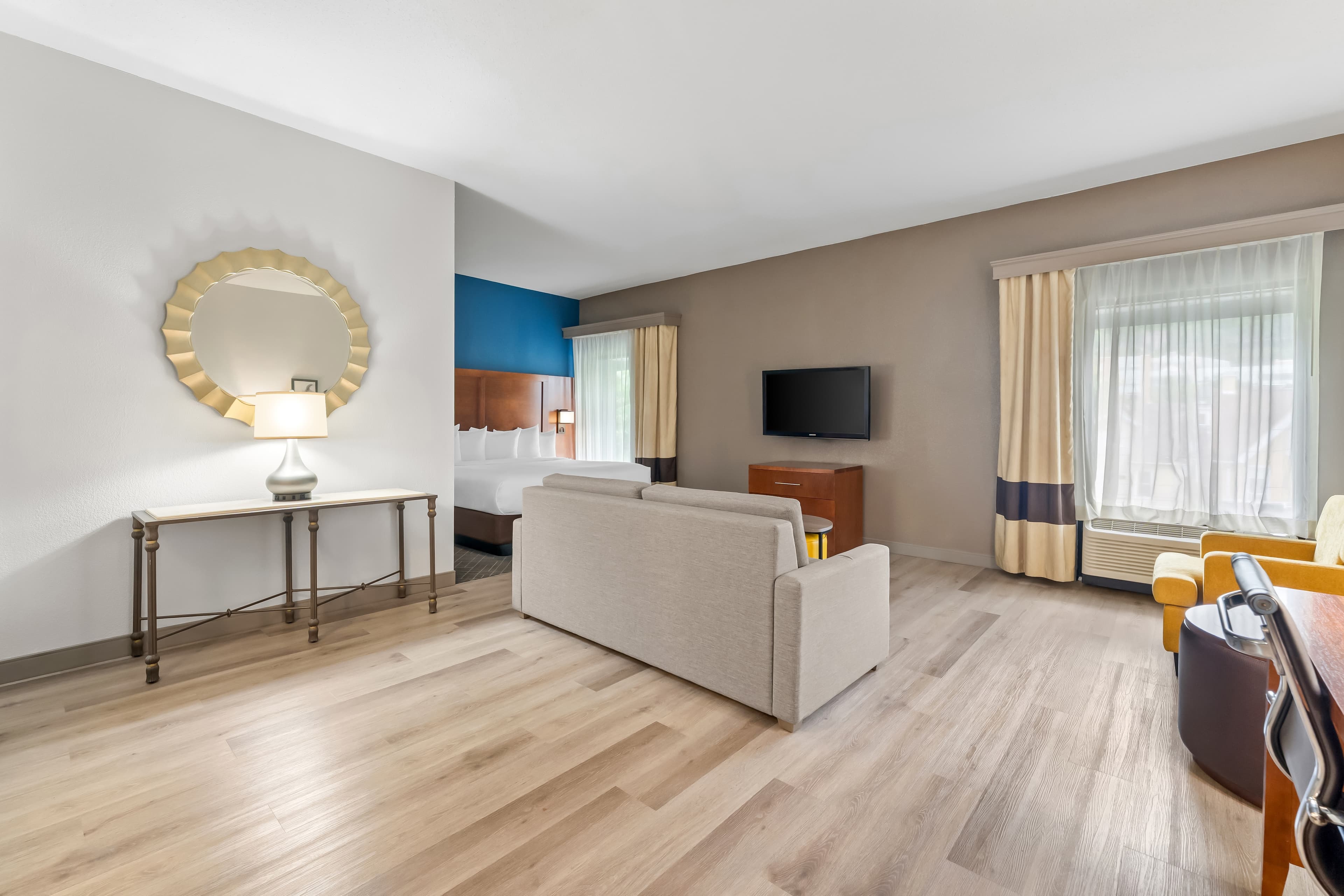 Comfort Suites Bethlehem Near Lehigh University and LVI Airport - Image 3
