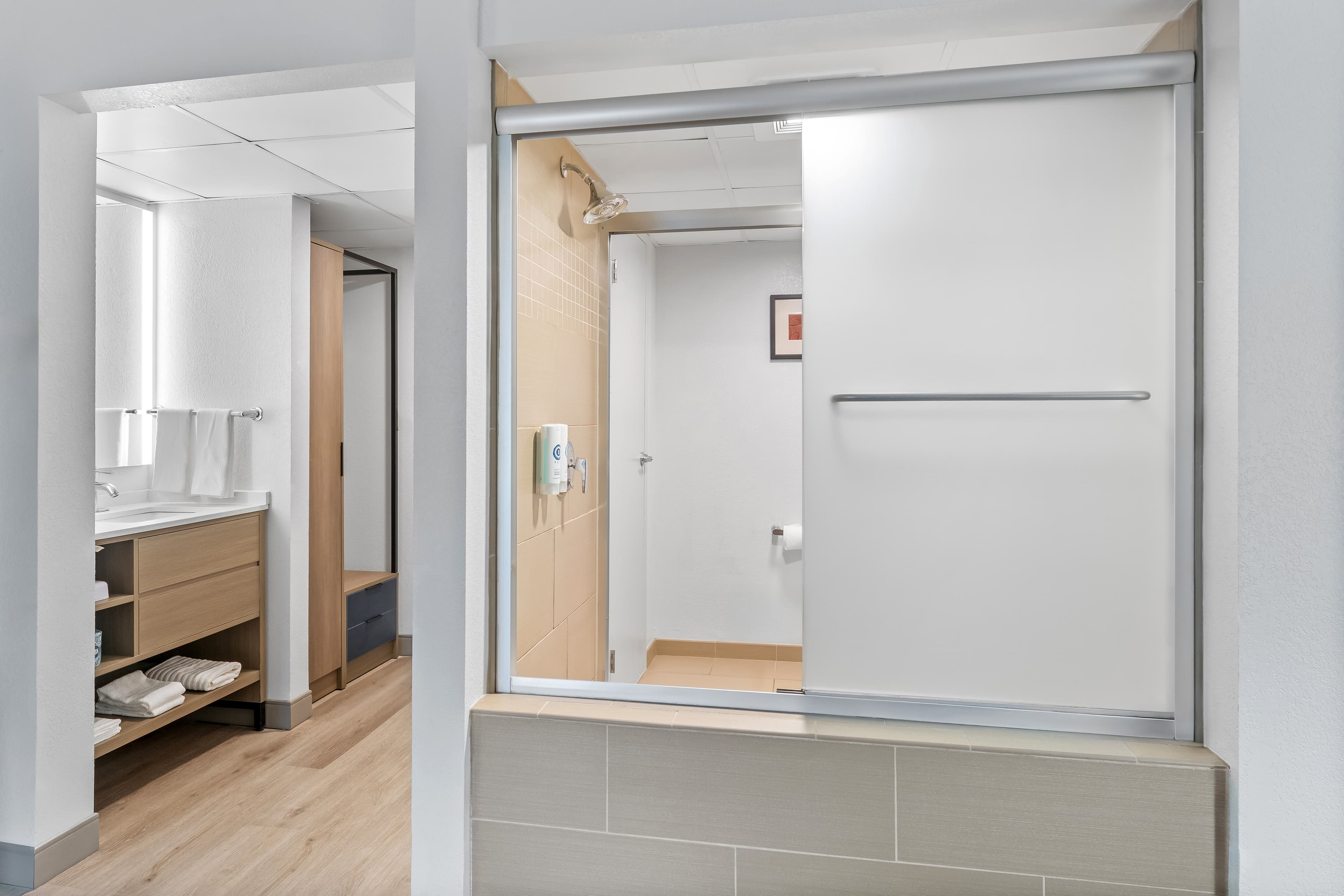 Comfort Suites Bethlehem Near Lehigh University and LVI Airport — 22