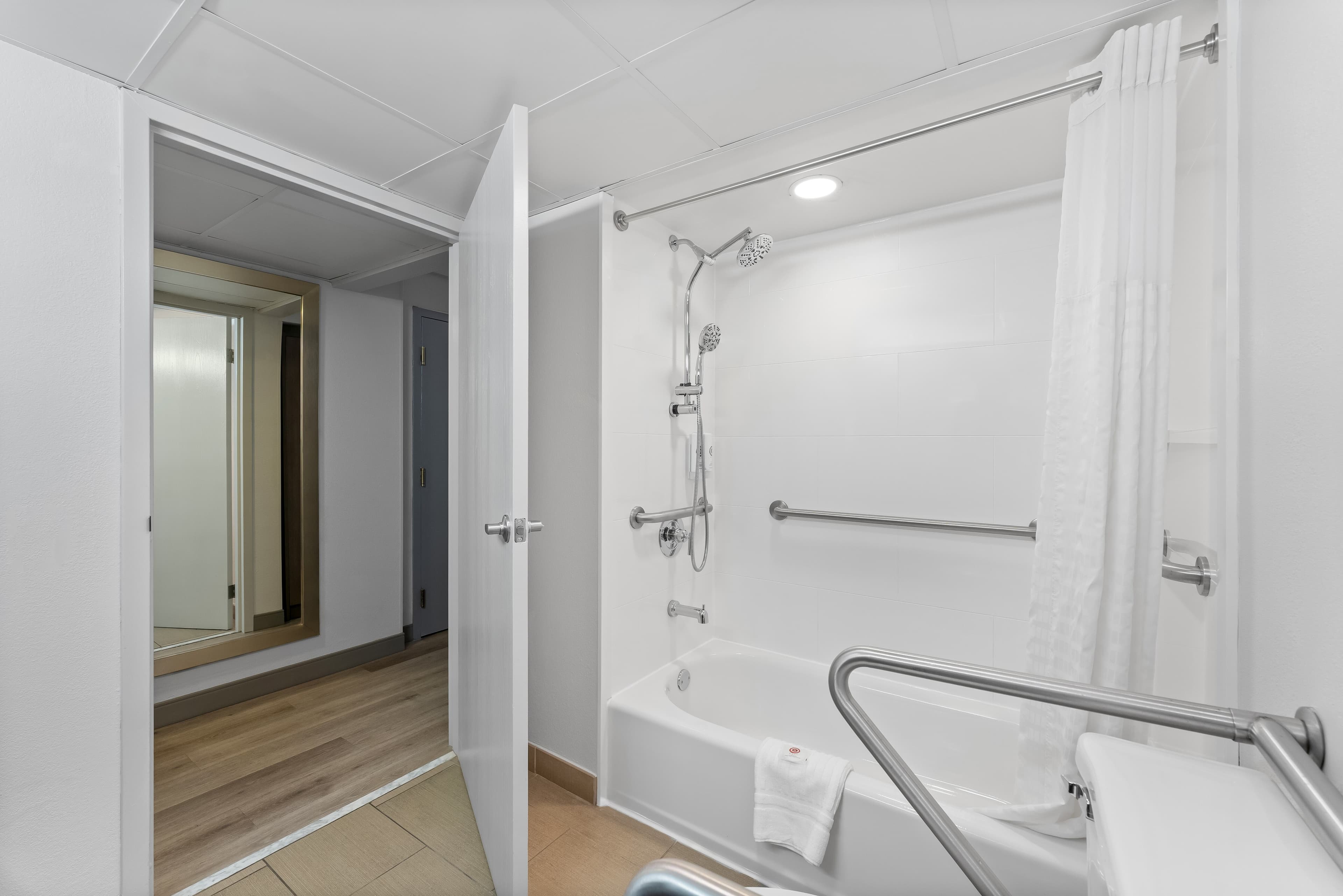 Comfort Suites Bethlehem Near Lehigh University and LVI Airport — 13