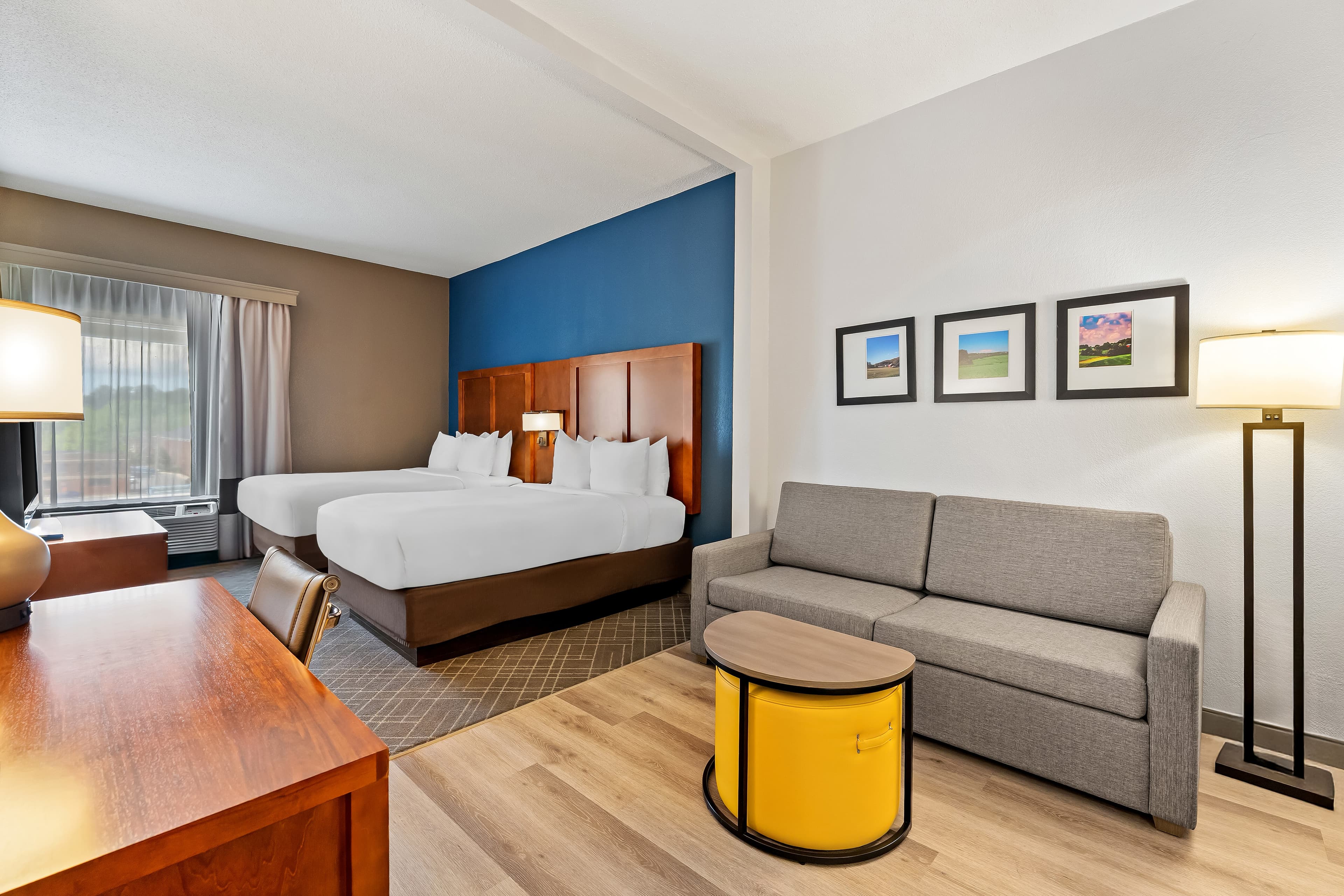 2 Double Beds, 1 Room Suite, Sofa Bed - Image 1