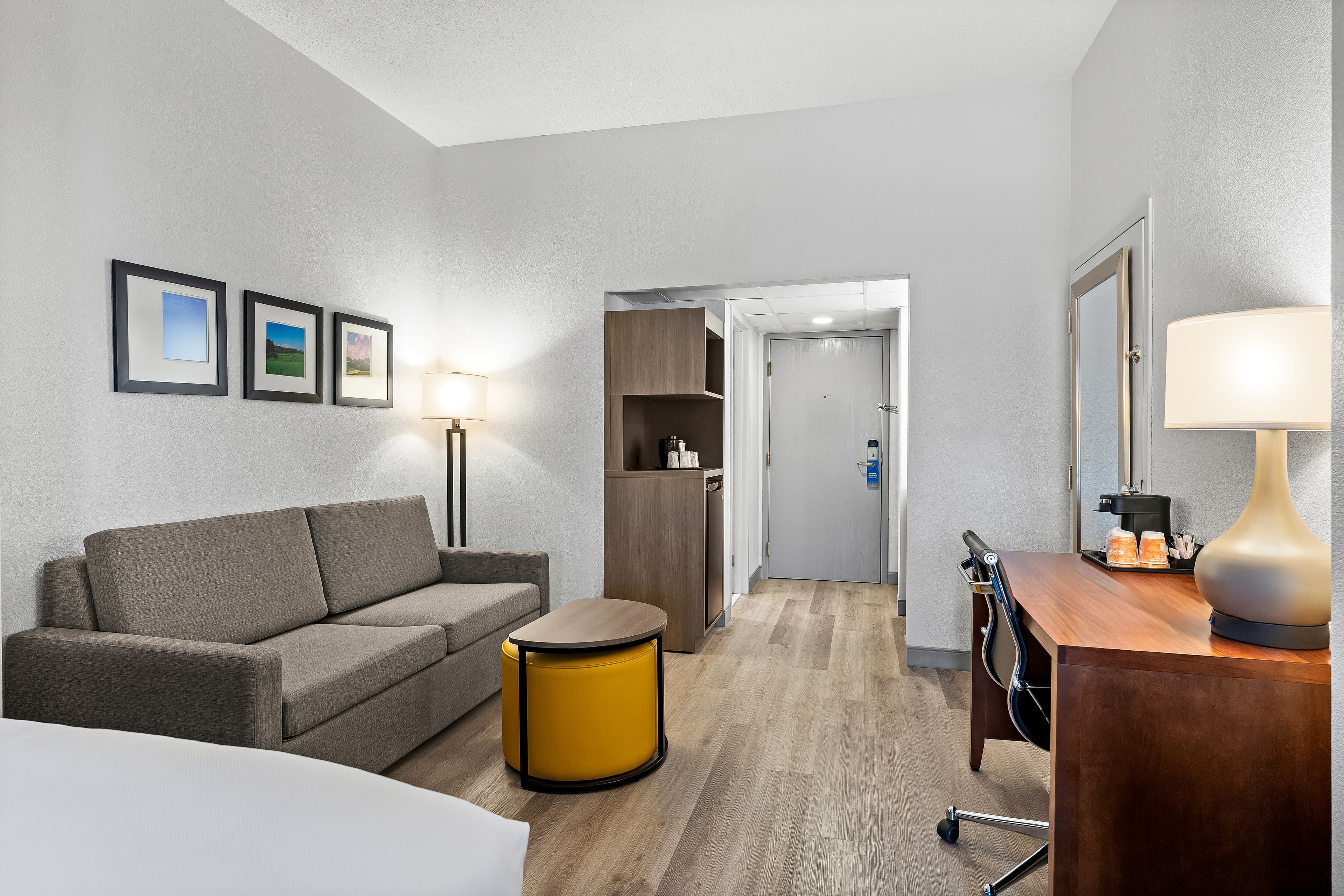 2 Double Beds, 1 Room Suite, Sofa Bed - Image 3