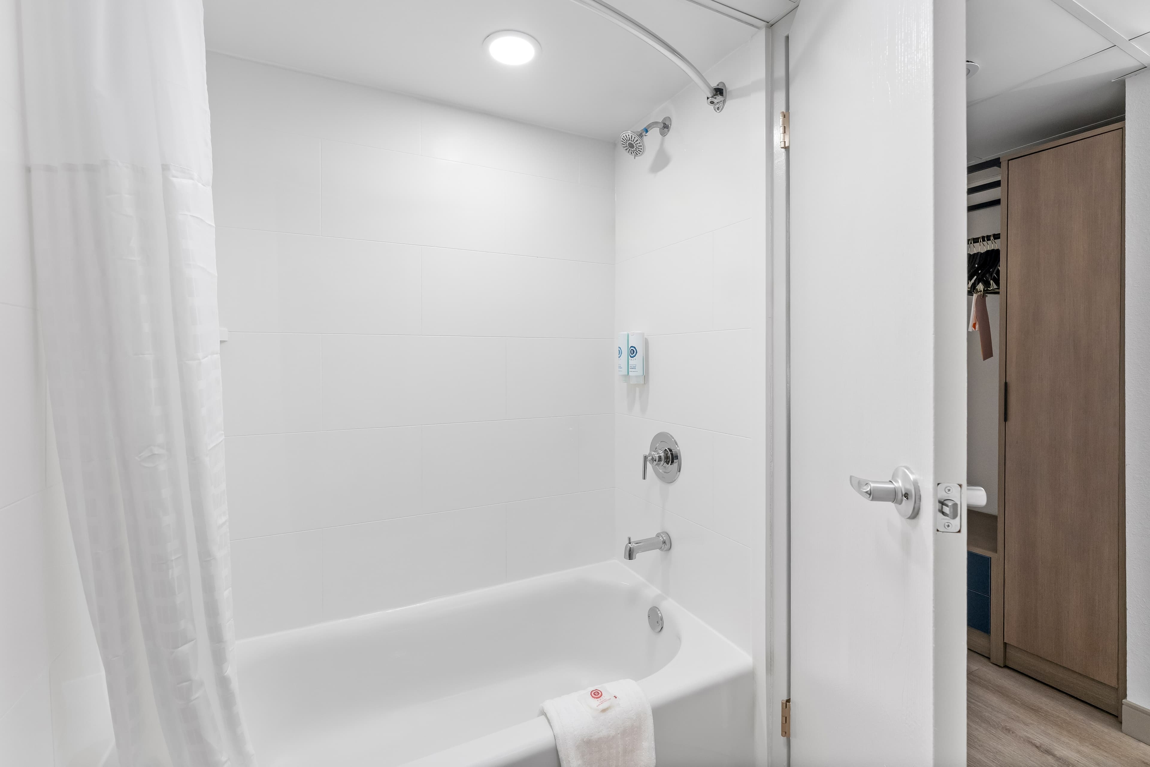 Comfort Suites Bethlehem Near Lehigh University and LVI Airport — 7