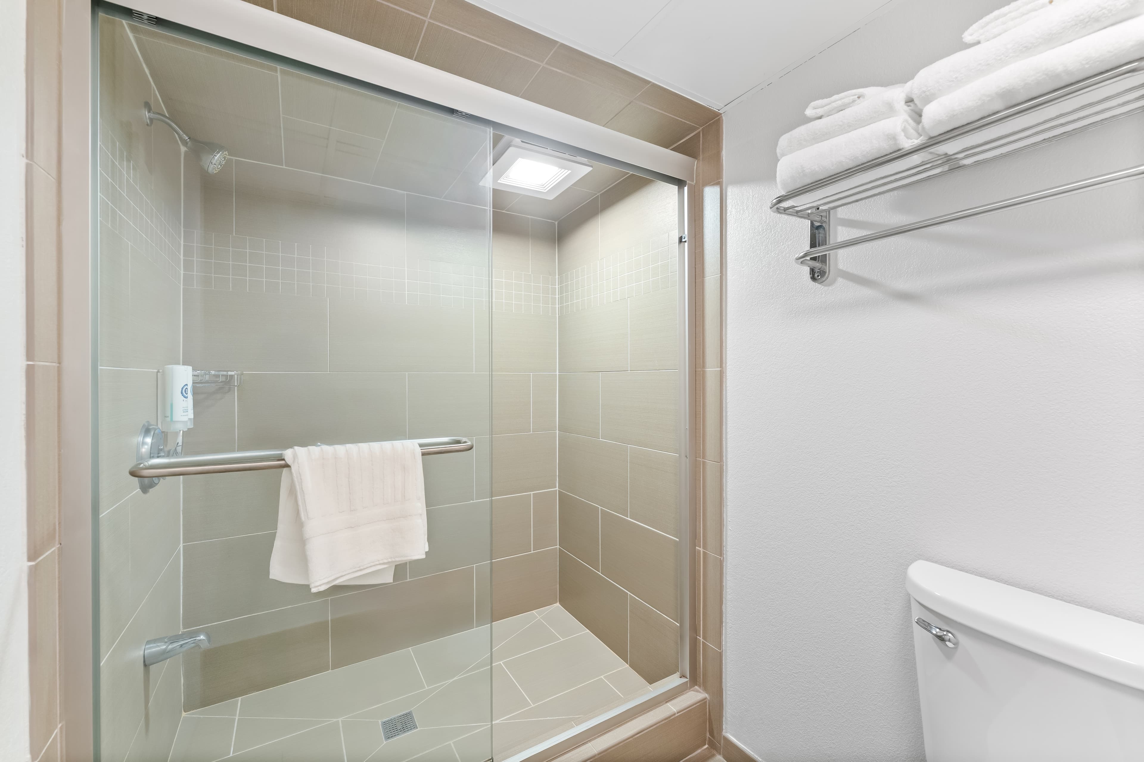 Comfort Suites Bethlehem Near Lehigh University and LVI Airport - Image 5