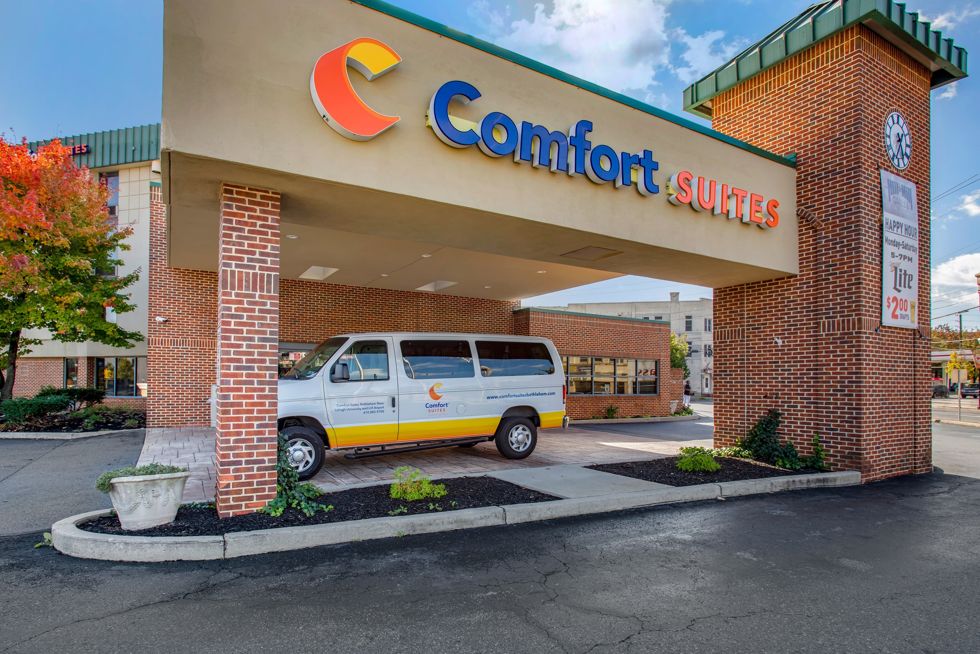 Comfort Suites Bethlehem Near Lehigh University and LVI Airport - Image 1