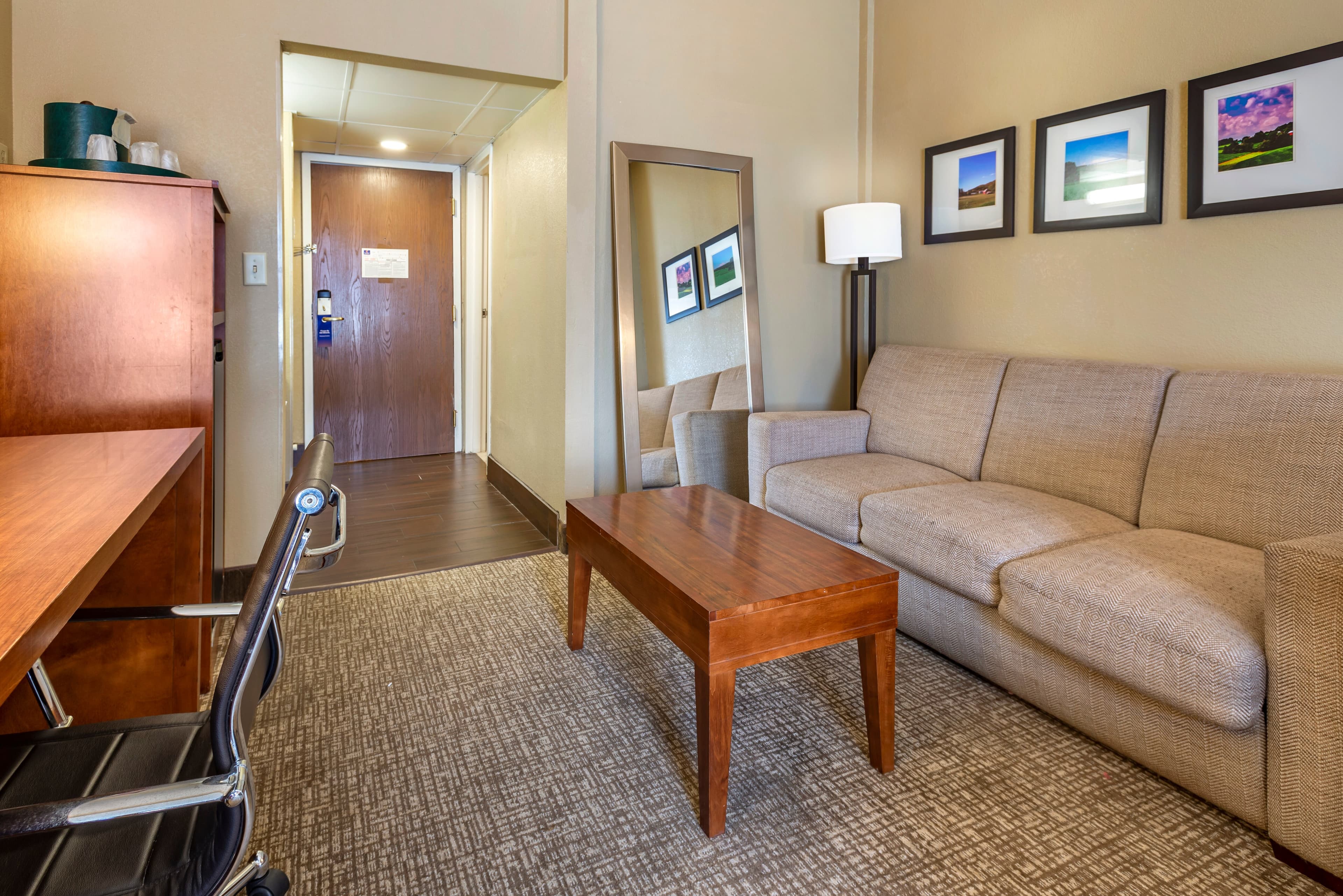 Comfort Suites Bethlehem Near Lehigh University and LVI Airport - Image 4